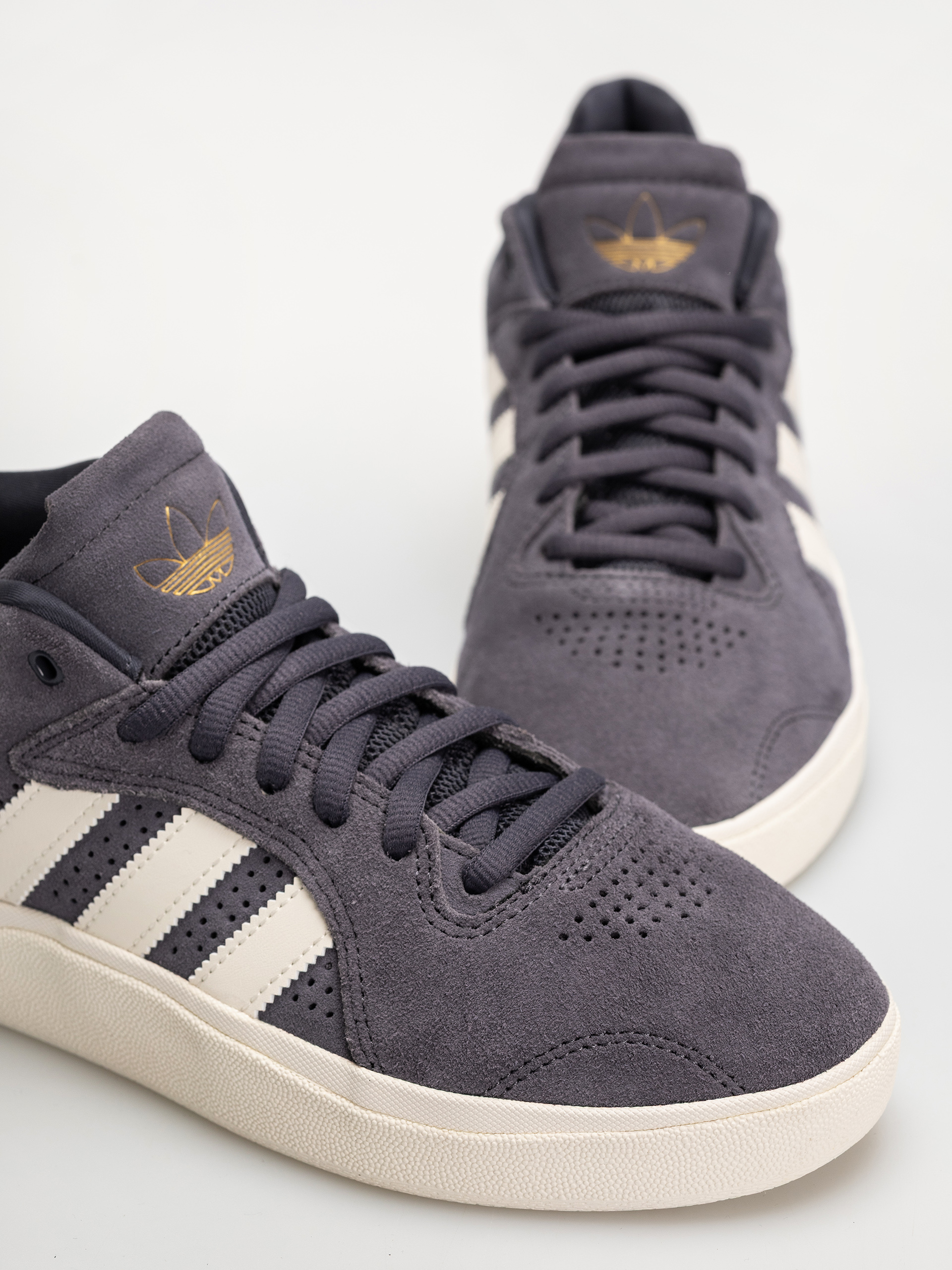 Взуття adidas Tyshawn (cwhite/clesky)