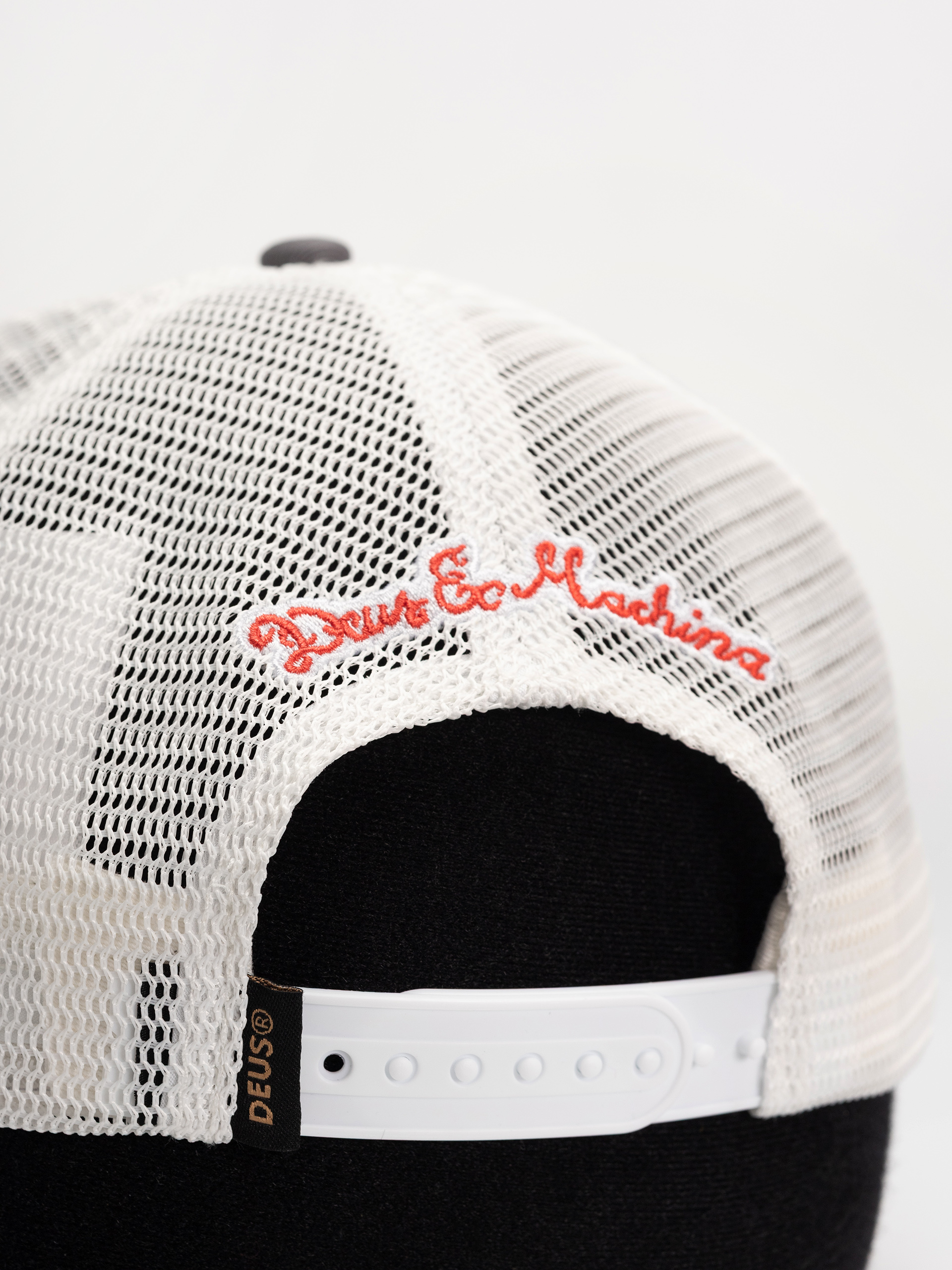 Кепка Deus Ex Machina Dogleg Trucker (dark grey)