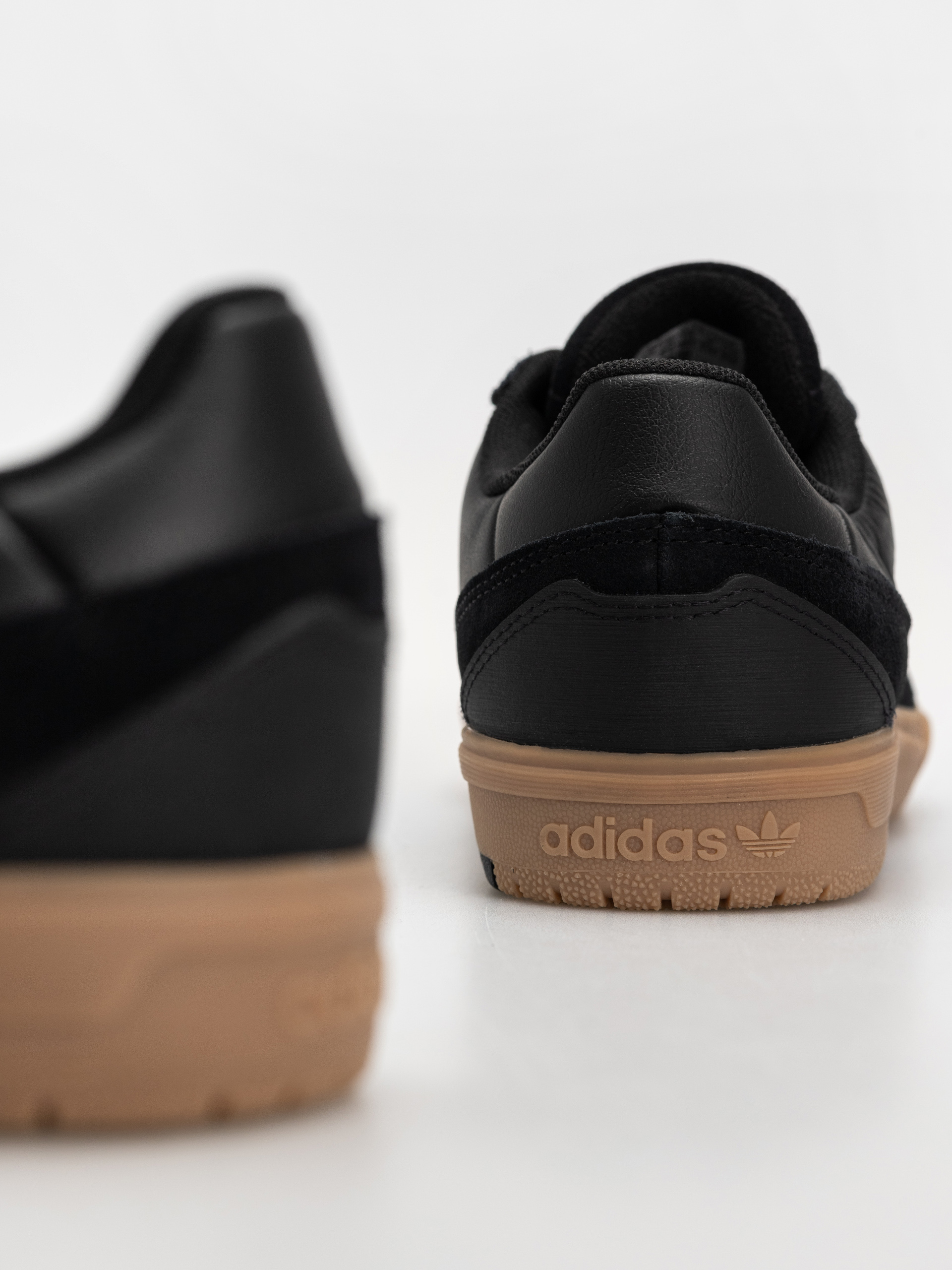 Взуття adidas Tyshawn II (cblack/ftwwht/gum4)