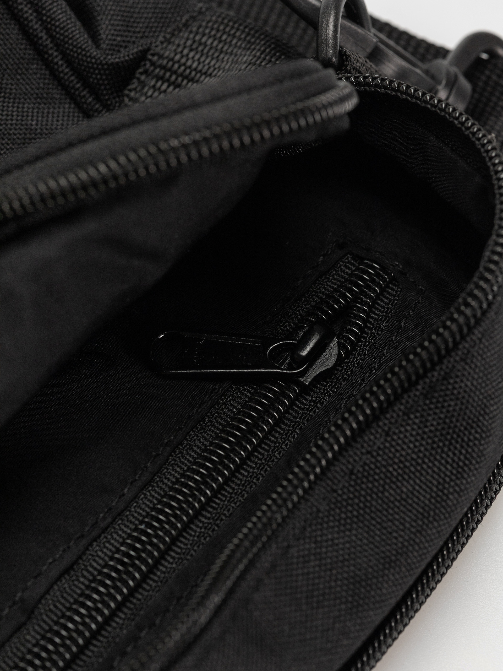 Сумка OBEY Half Eye Crossbody (black)