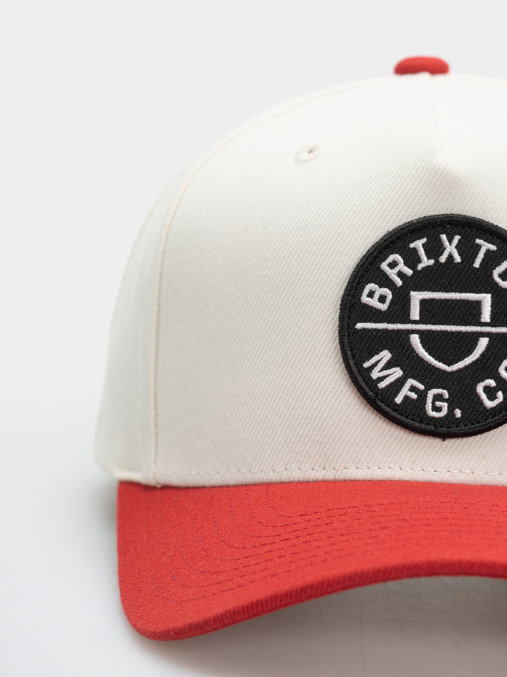 Кепка Brixton Crest C Mp Snapback (off white/adrenaline rush)