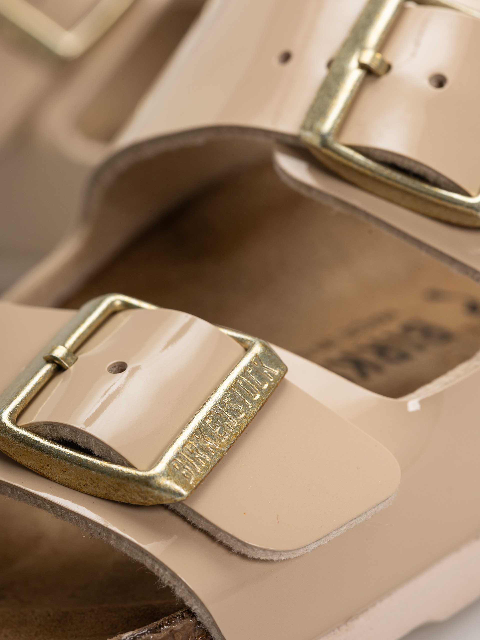 Шльопанці Birkenstock Arizona Birko Flor Patent Narrow Wmn (sand)