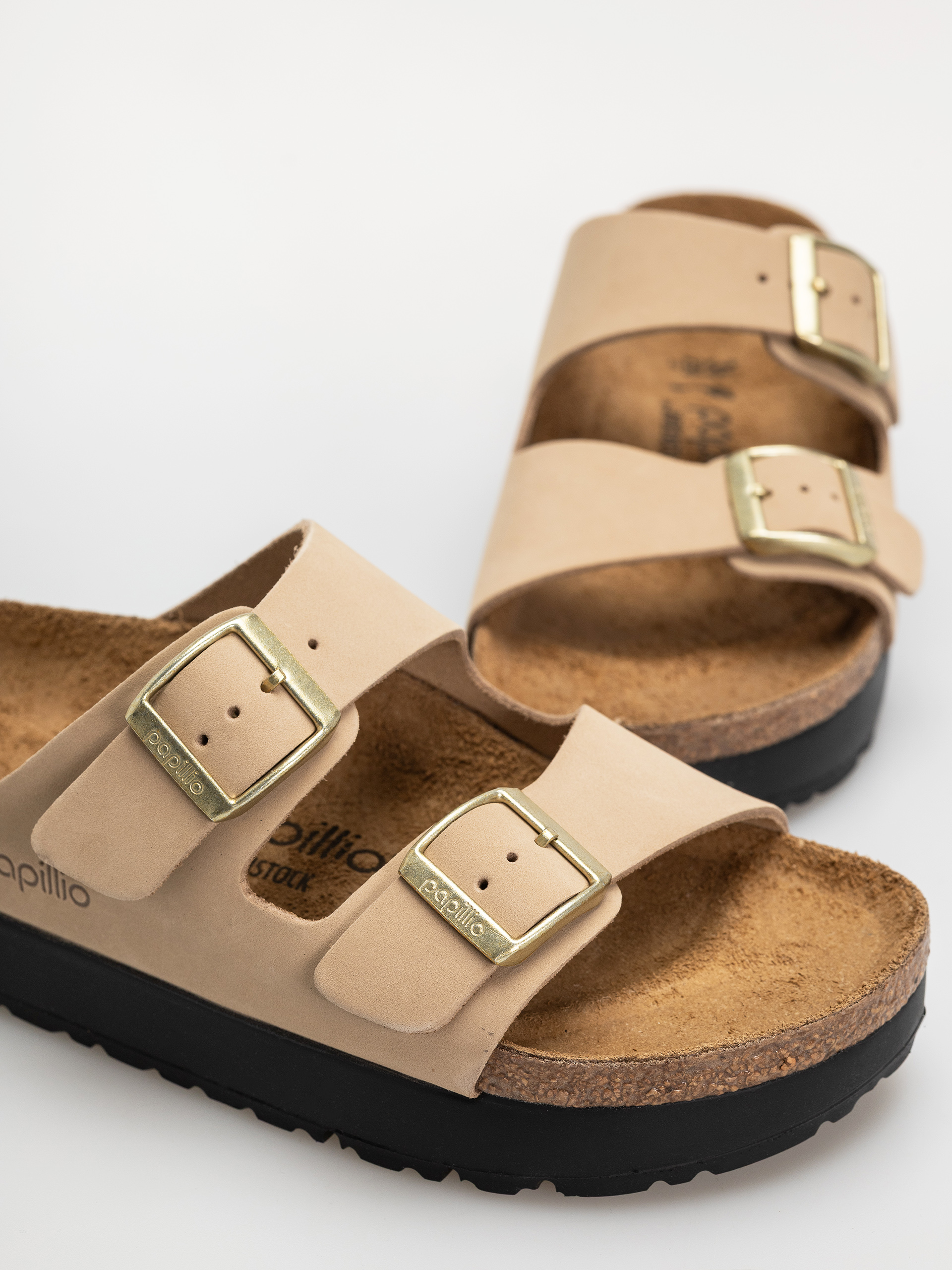 Шльопанці Birkenstock Arizona Flex Platform Nubuck Leather Narrow Wmn (sandcastle)