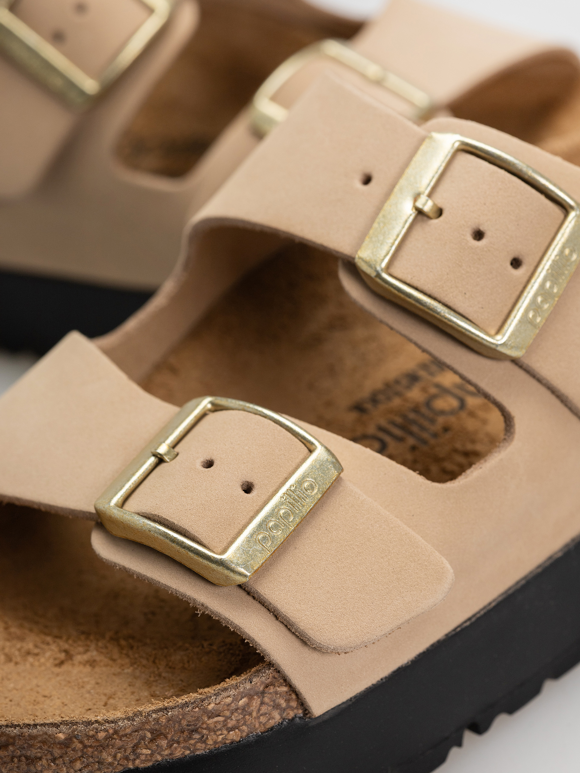 Шльопанці Birkenstock Arizona Flex Platform Nubuck Leather Narrow Wmn (sandcastle)