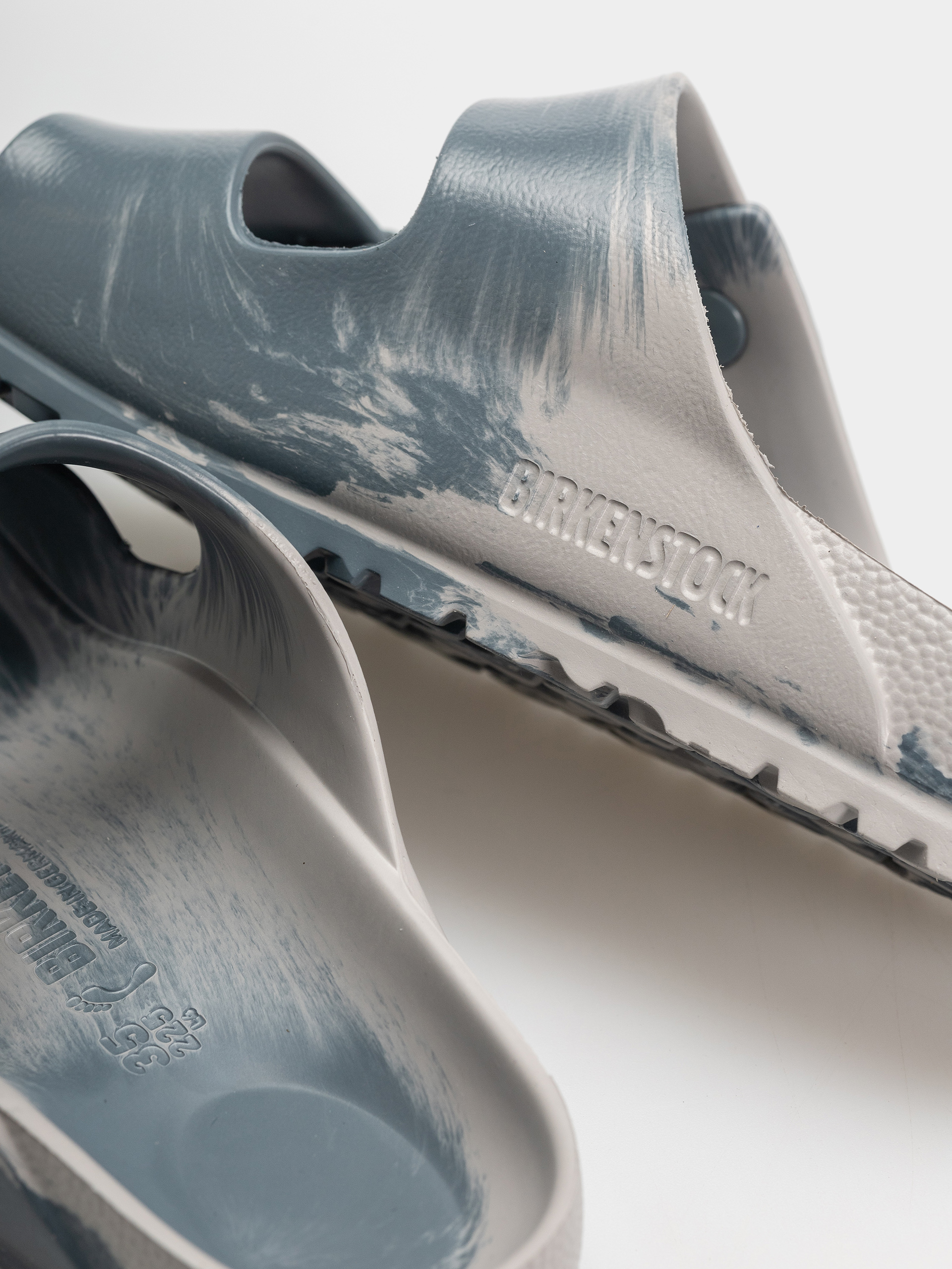 Шльопанці Birkenstock Arizona Essentials EVA Narrow (basalt gray/stone coin multi)