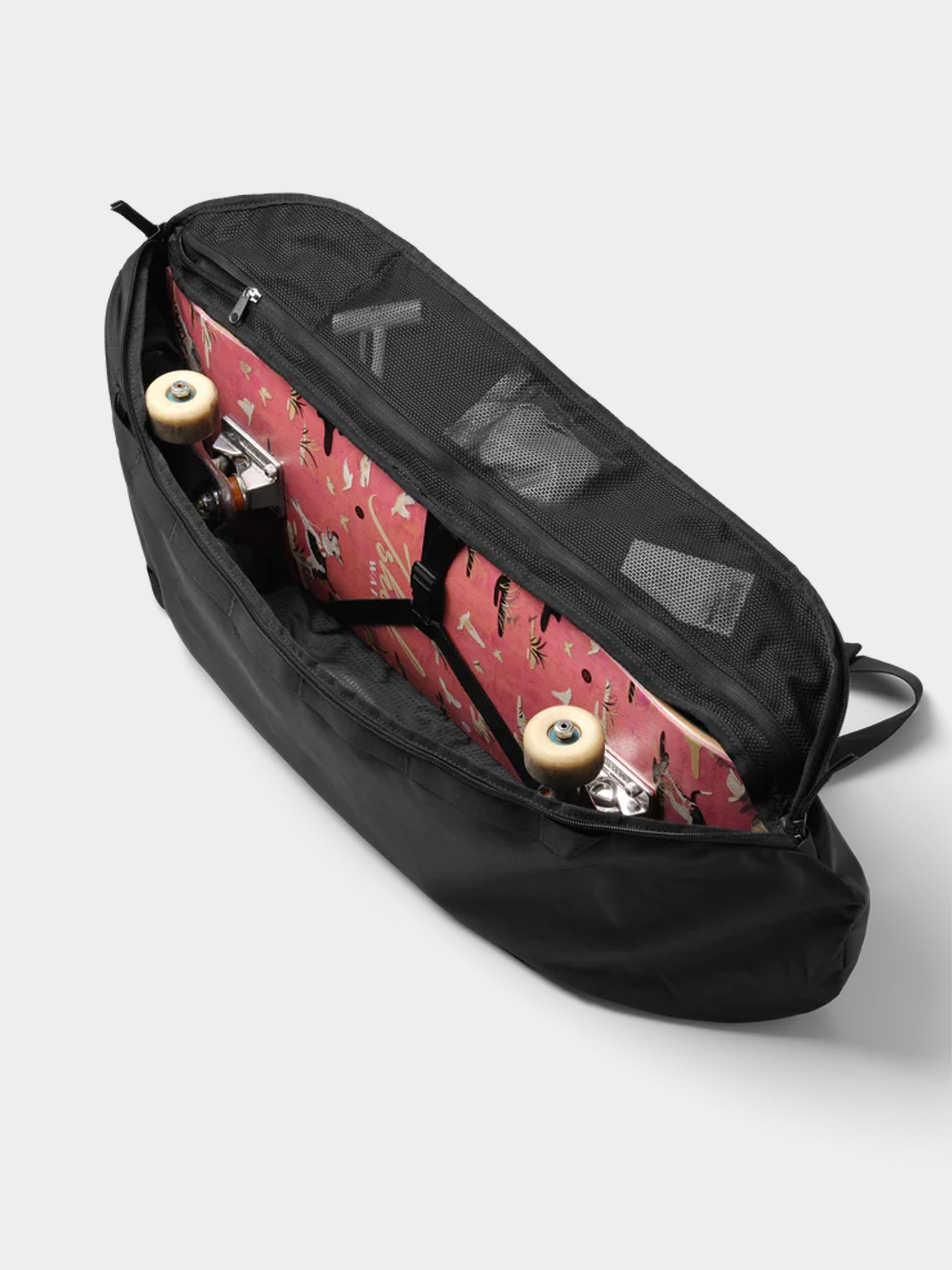 Рюкзак Db Skate Carrier 32L (black out)