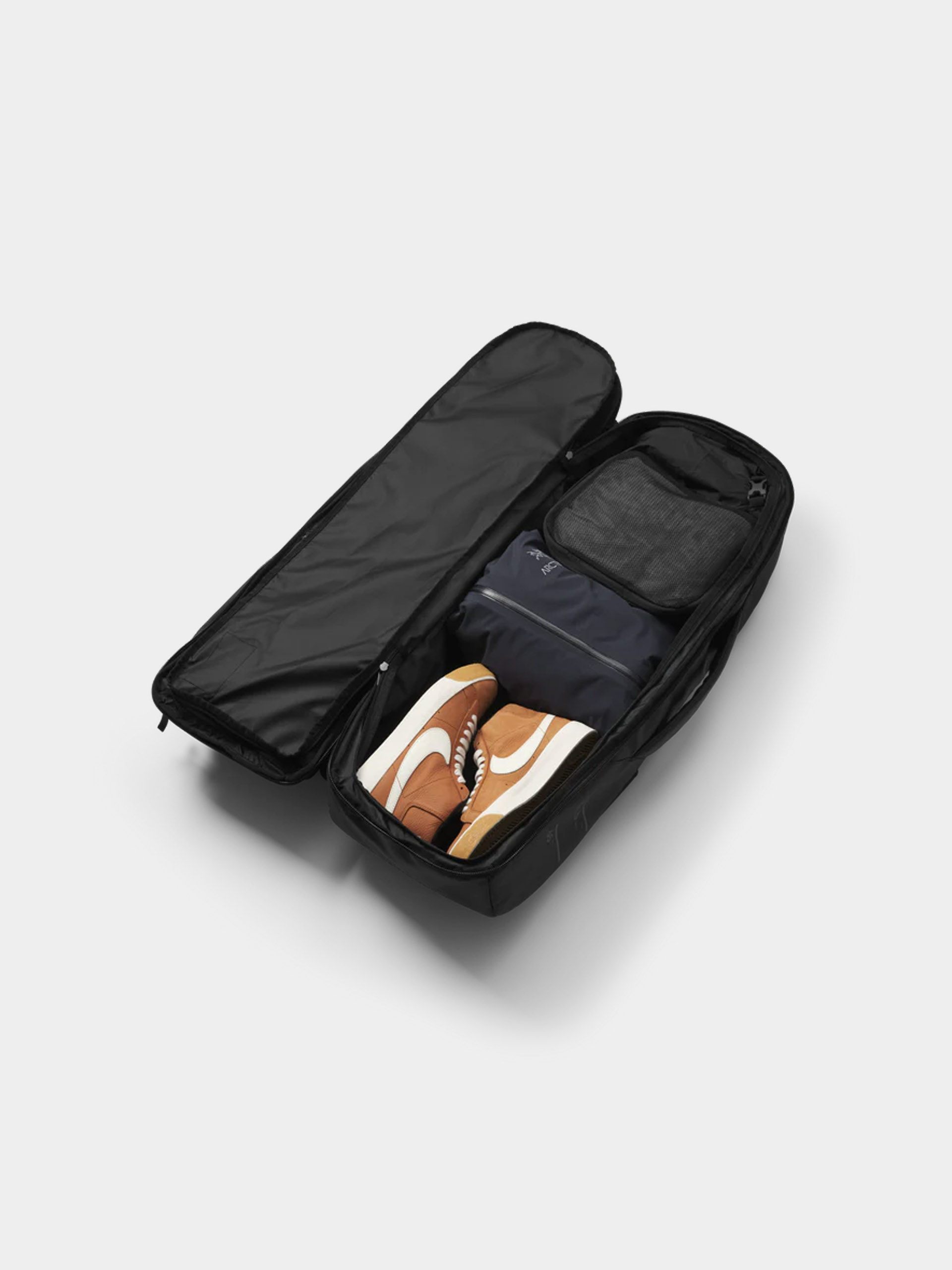 Рюкзак Db Skateboarding Pro Travel Pack 65L (black out)