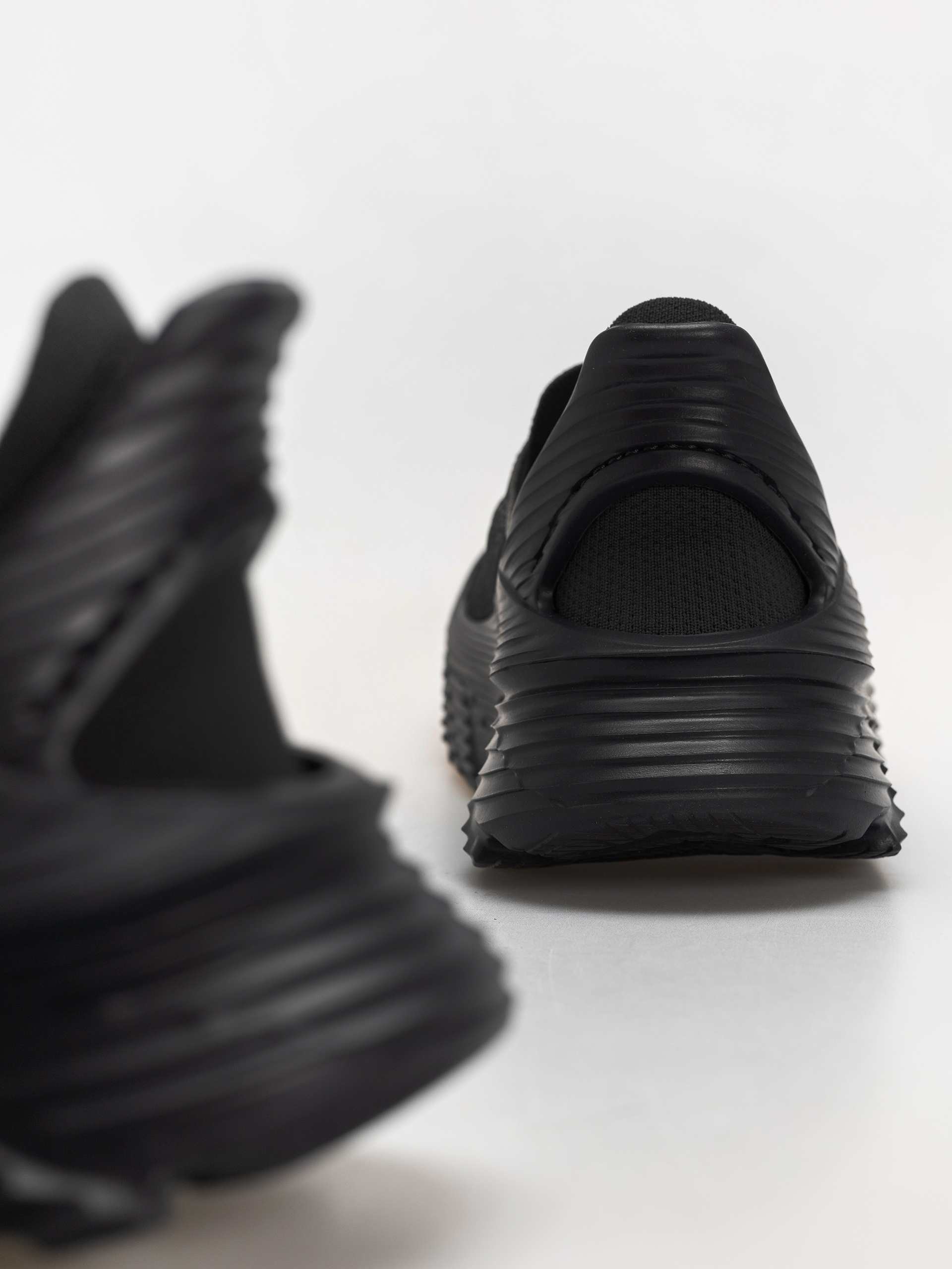 Взуття Hoka Restore TC (black/black)