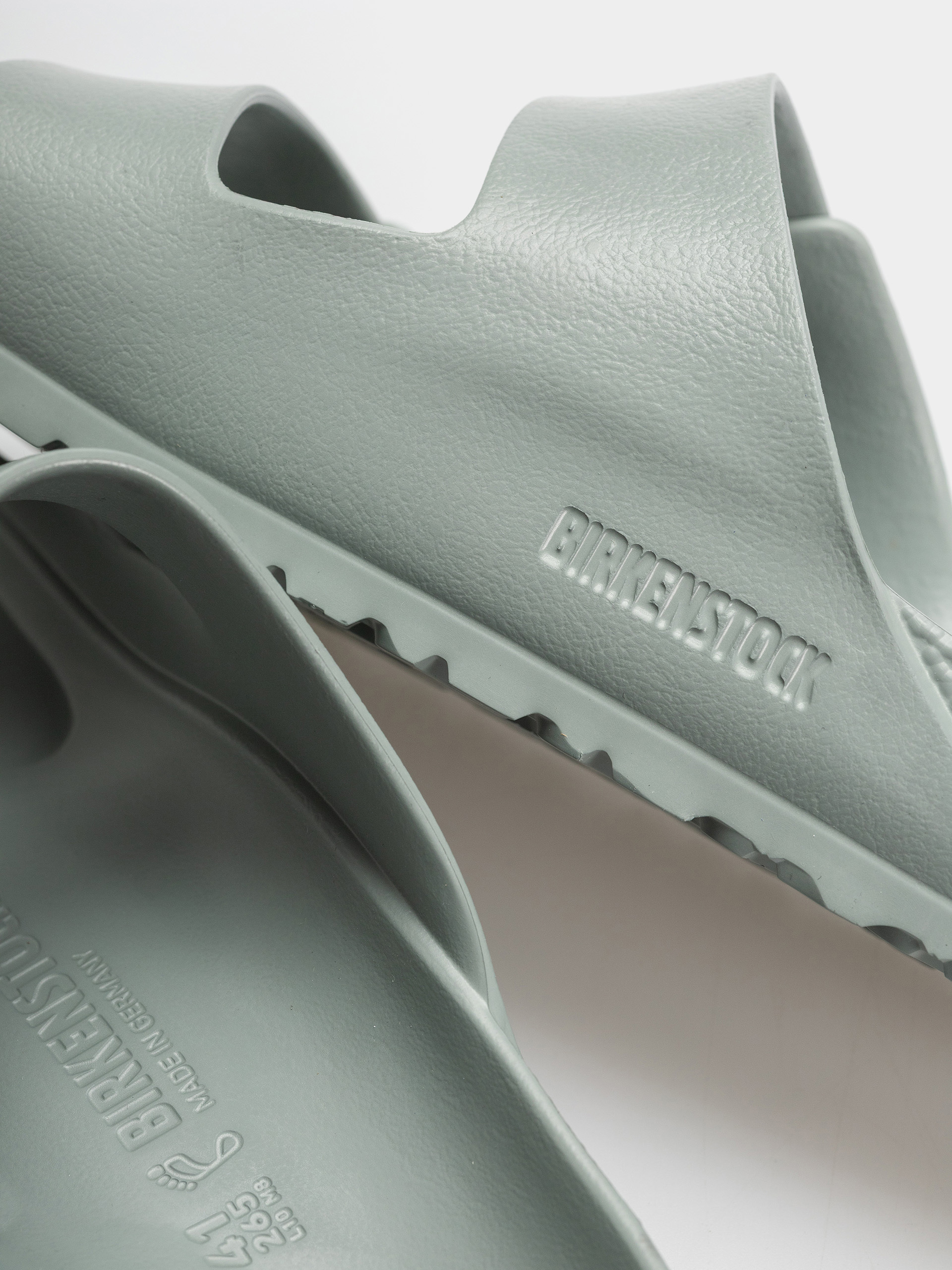 Шльопанці Birkenstock Arizona Essentials EVA Regular (pure sage)