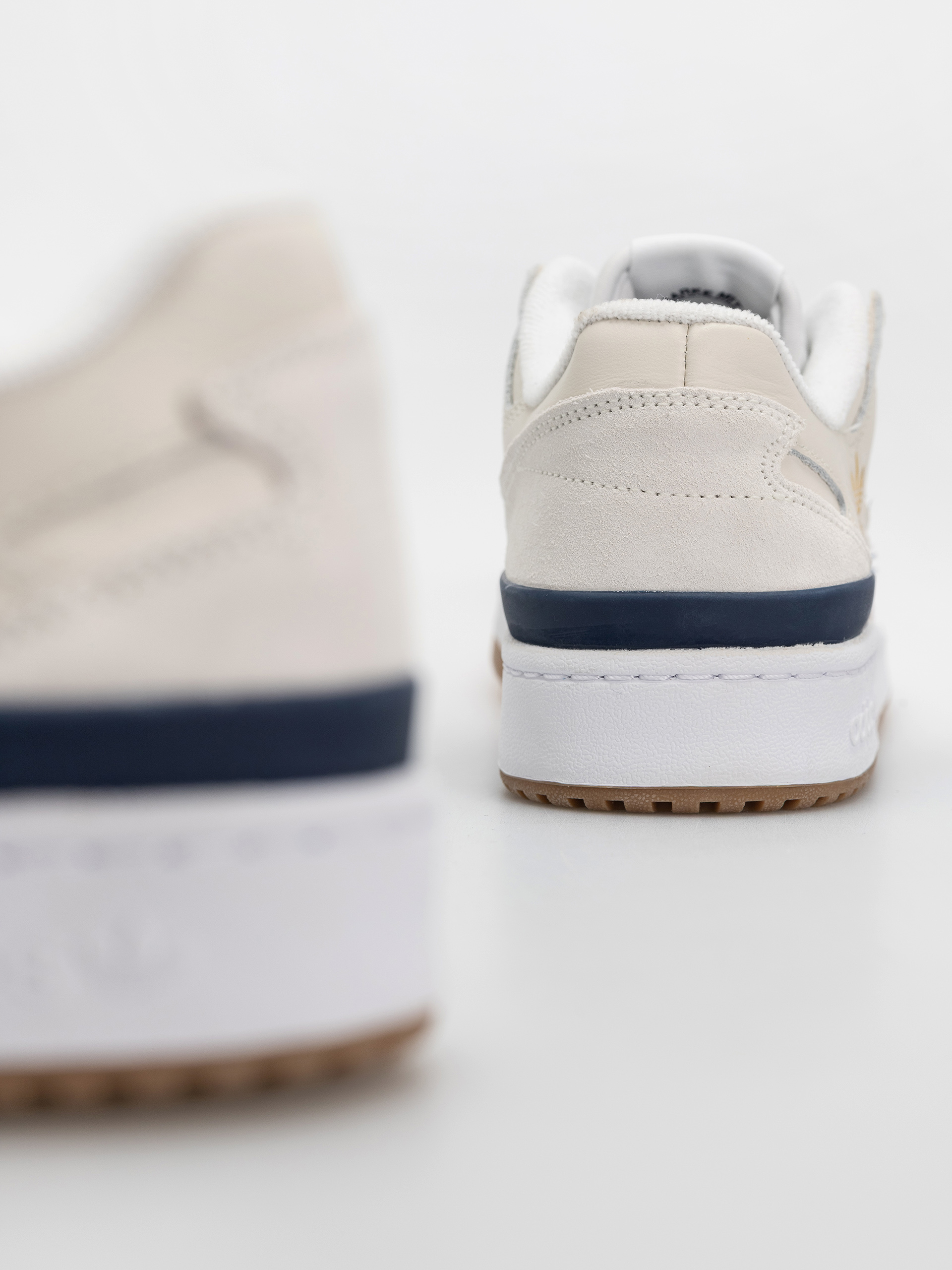 Взуття adidas Forum 84 Low Adv (cwhite/conavy/ftwwht)