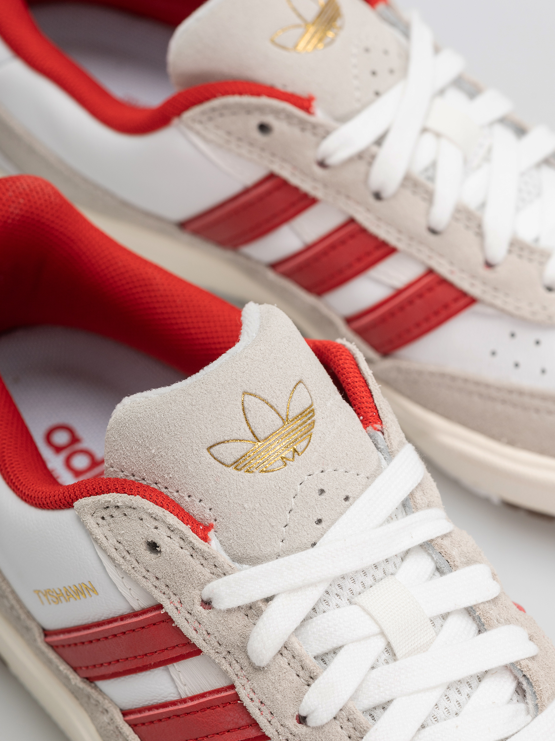 Взуття adidas Tyshawn II (ftwwht/betsca/cwhite)