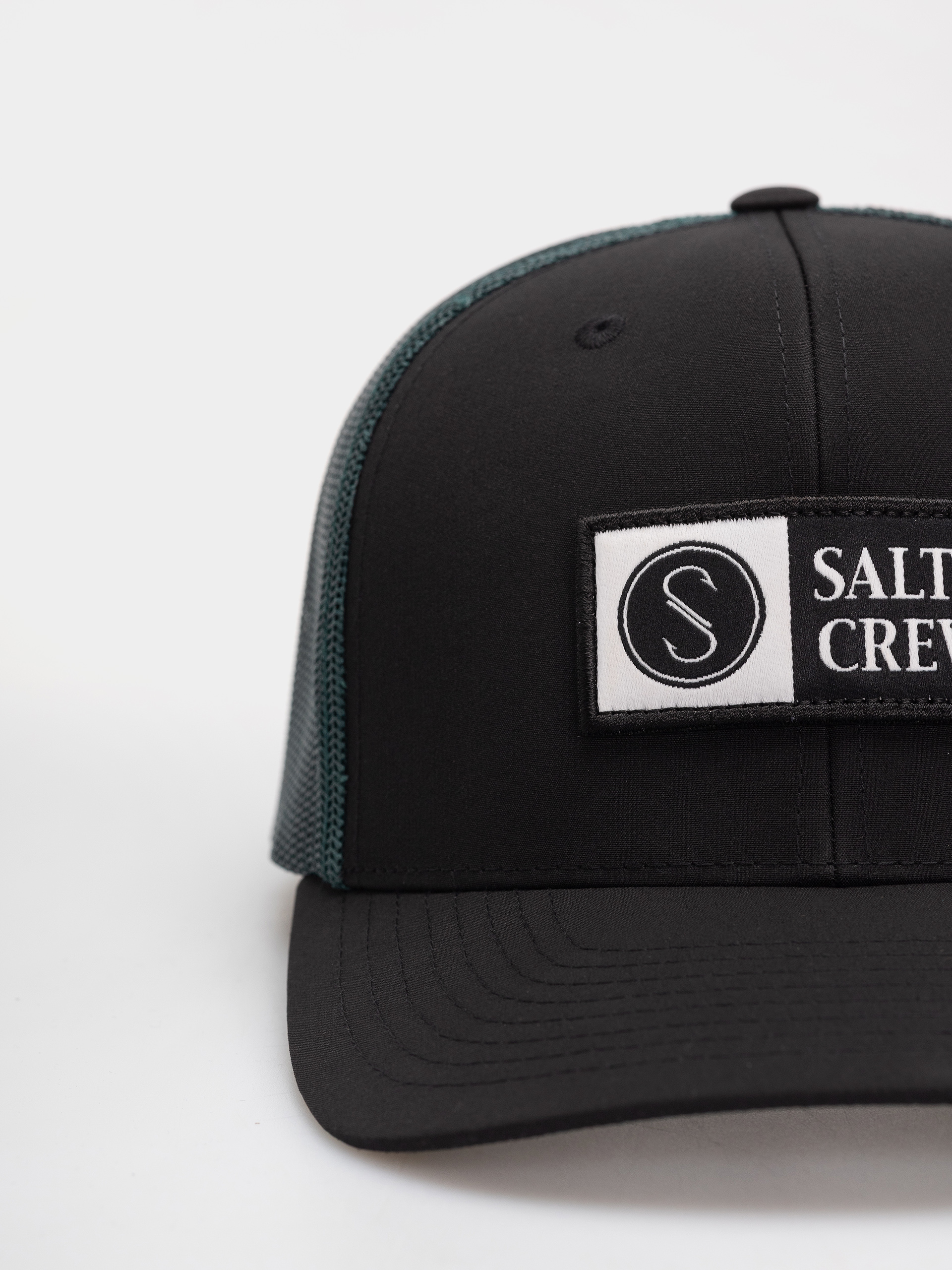Кепка Salty Crew Pinnacle 2 Retro Trucker (black/hydro)