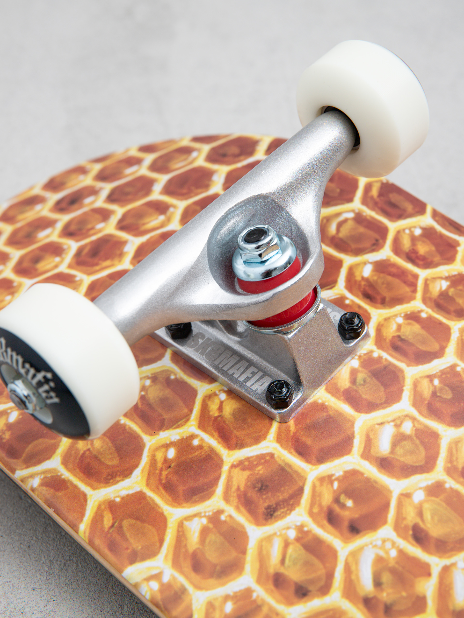 Скейтборд Sk8Mafia Bee 