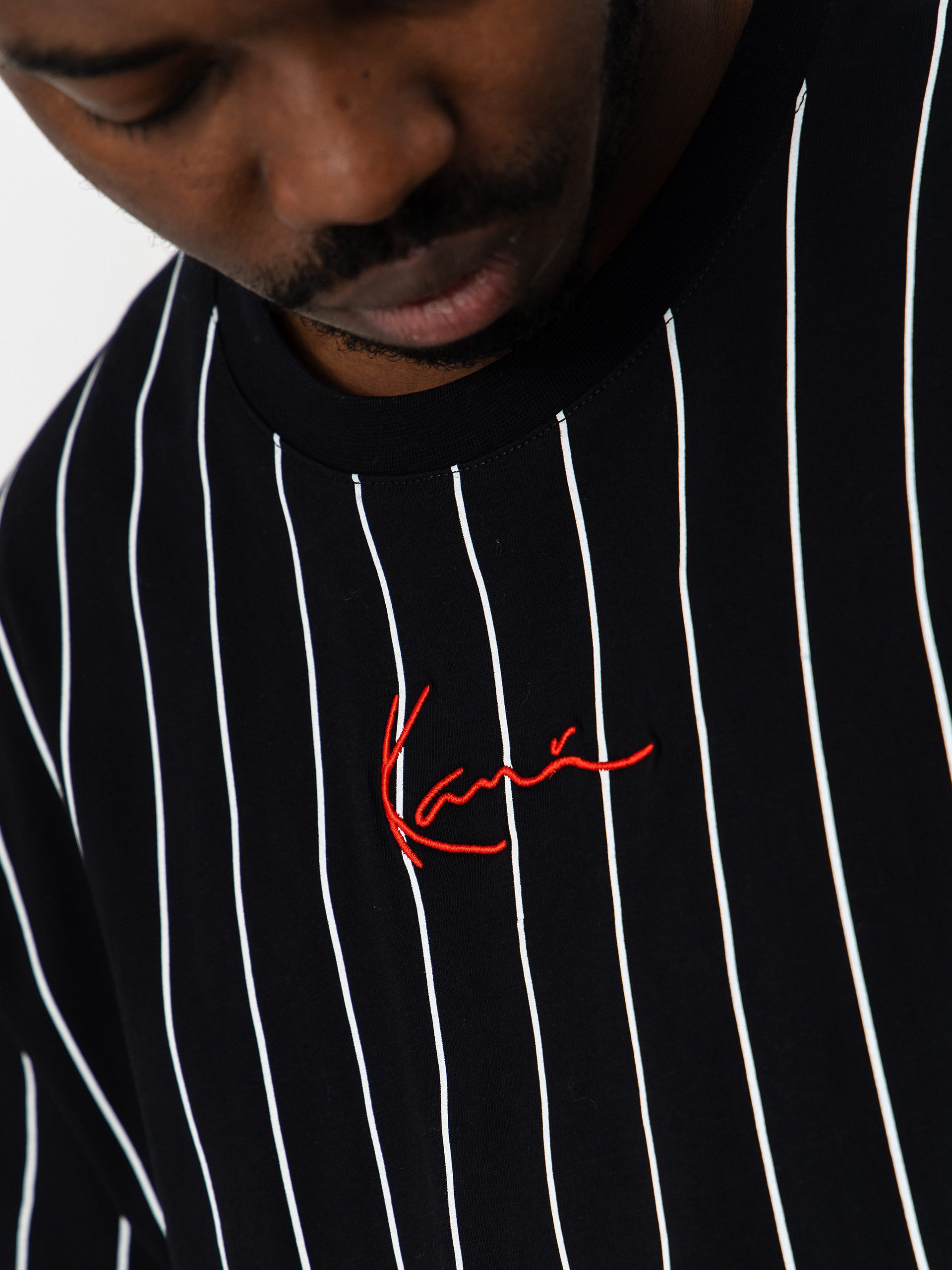 Футболка Karl Kani Small Signature Pinstripe (black/white)