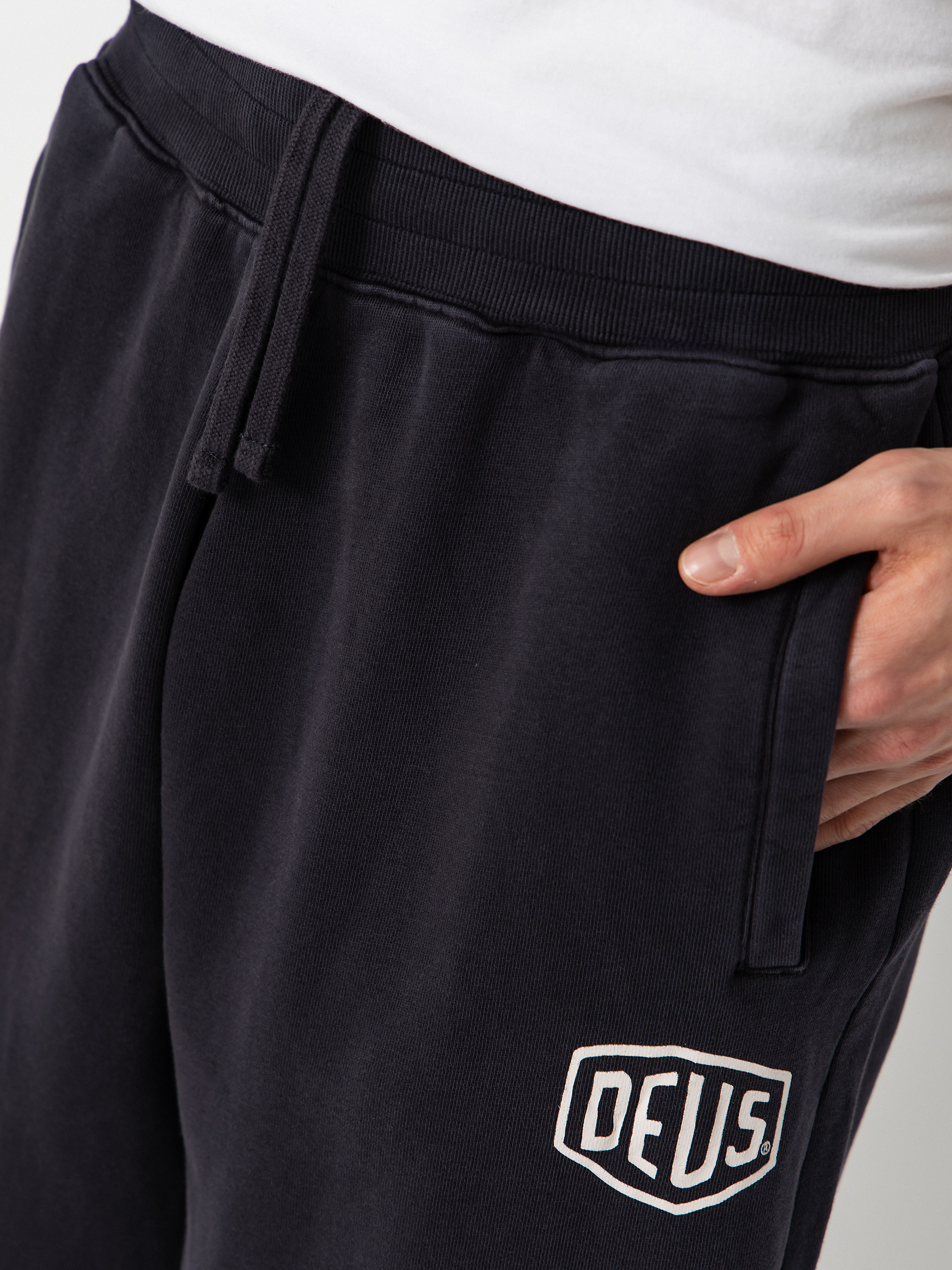 Штани Deus Ex Machina Shield Garment Dyed Track (black)