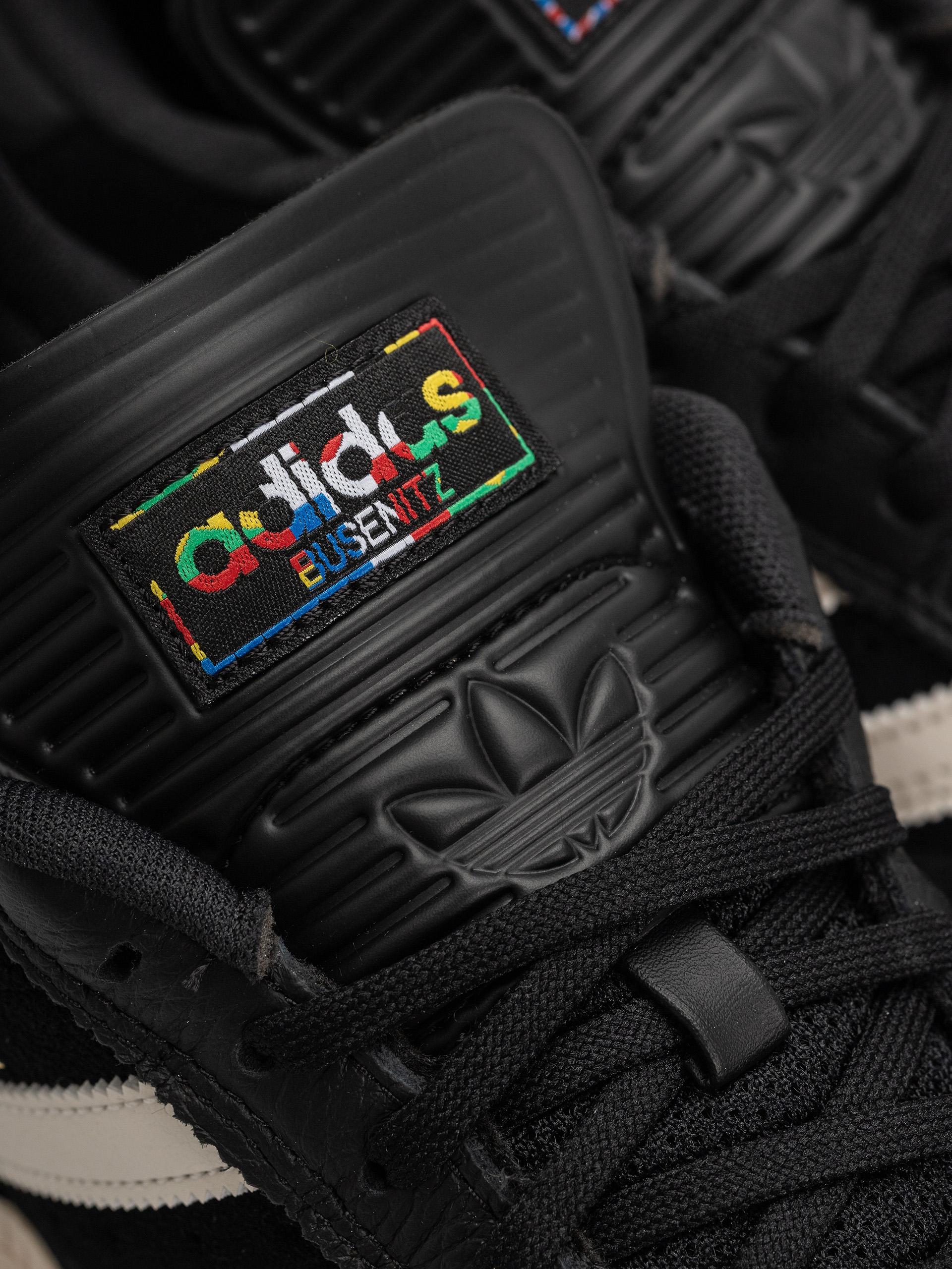 Взуття adidas Busenitz (cblack/cwhite/goldmt)