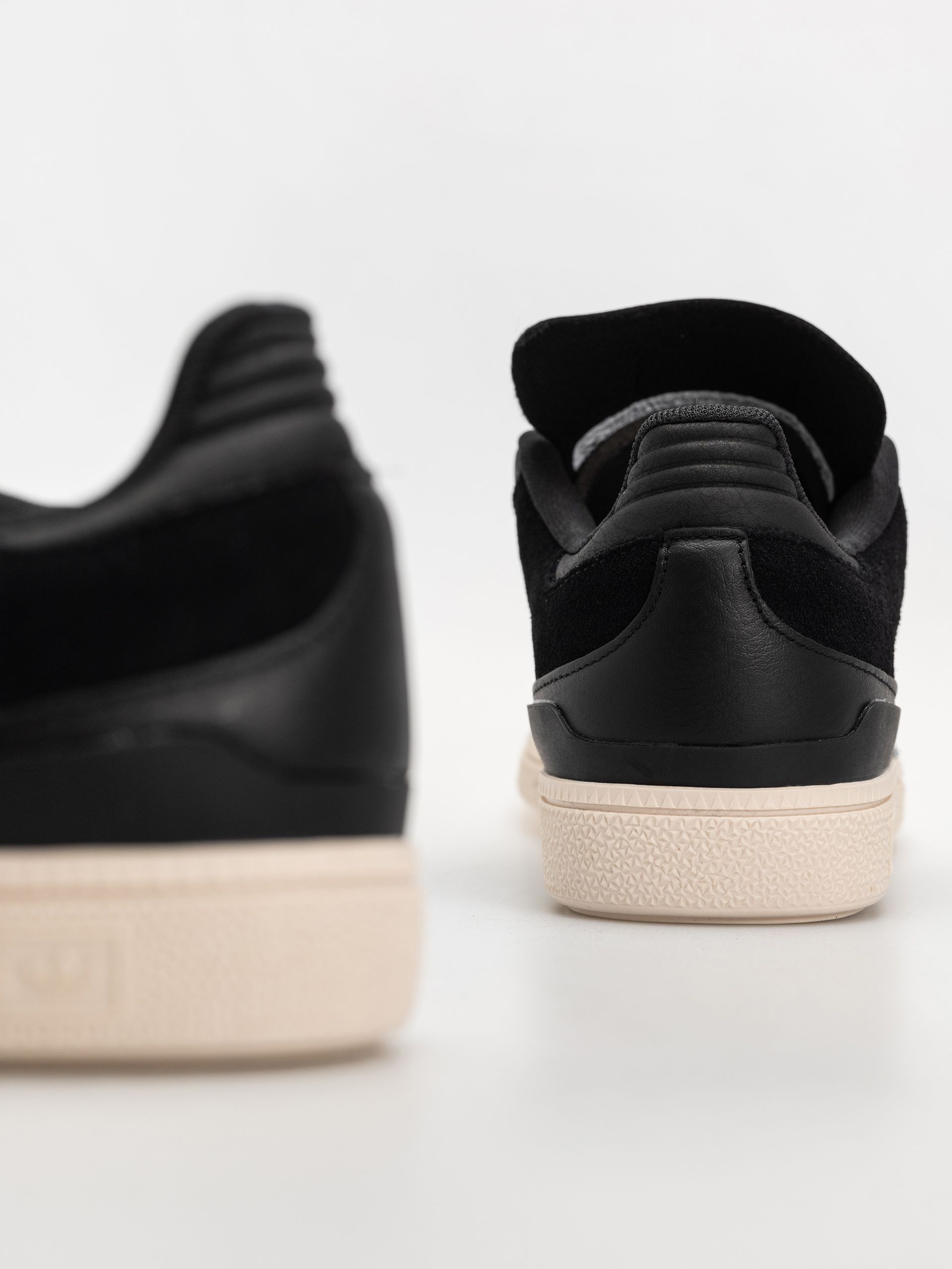 Взуття adidas Busenitz (cblack/cwhite/goldmt)