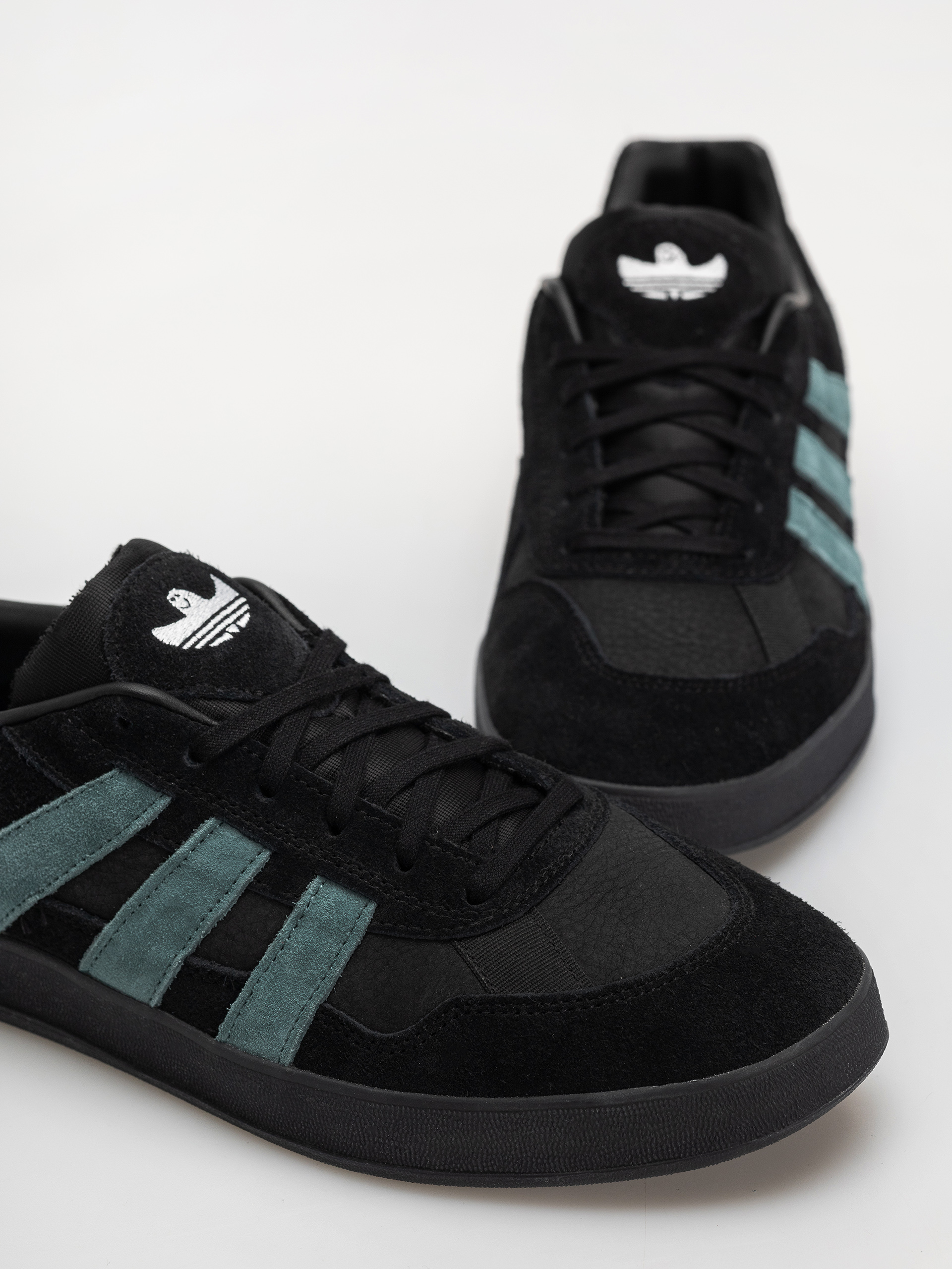 Взуття adidas Aloha Super (cblack/pretea/ftwwht)