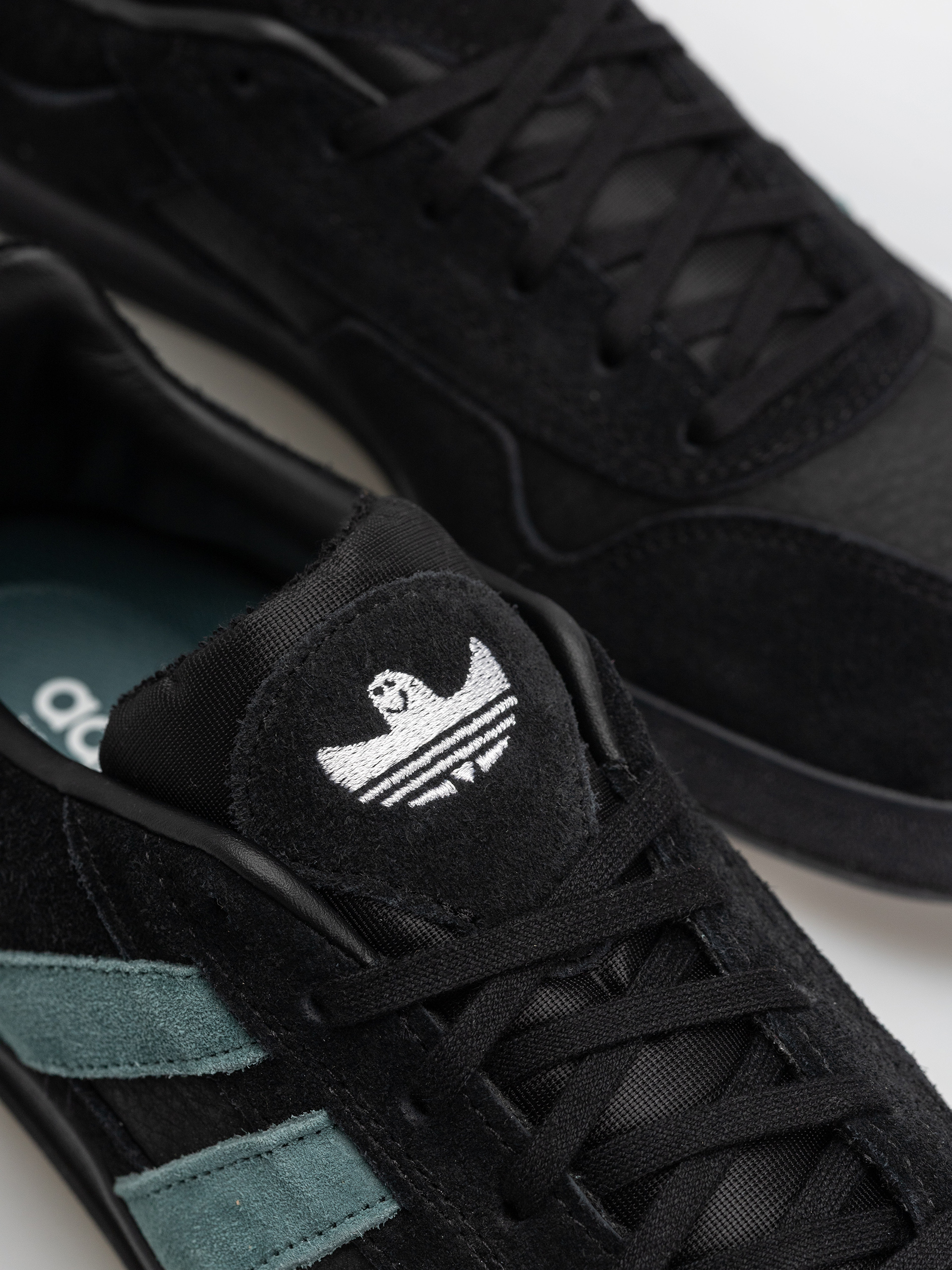 Взуття adidas Aloha Super (cblack/pretea/ftwwht)