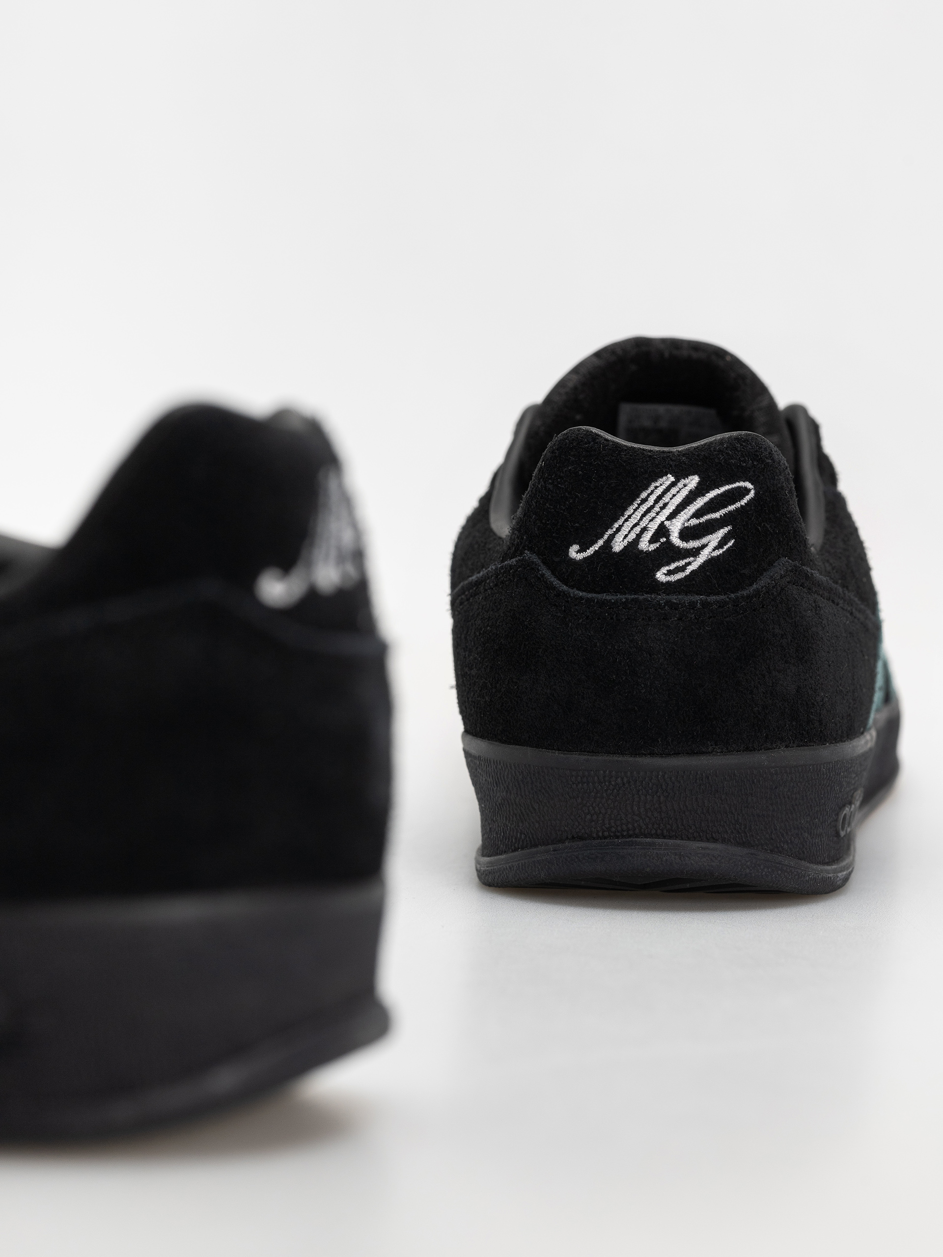 Взуття adidas Aloha Super (cblack/pretea/ftwwht)