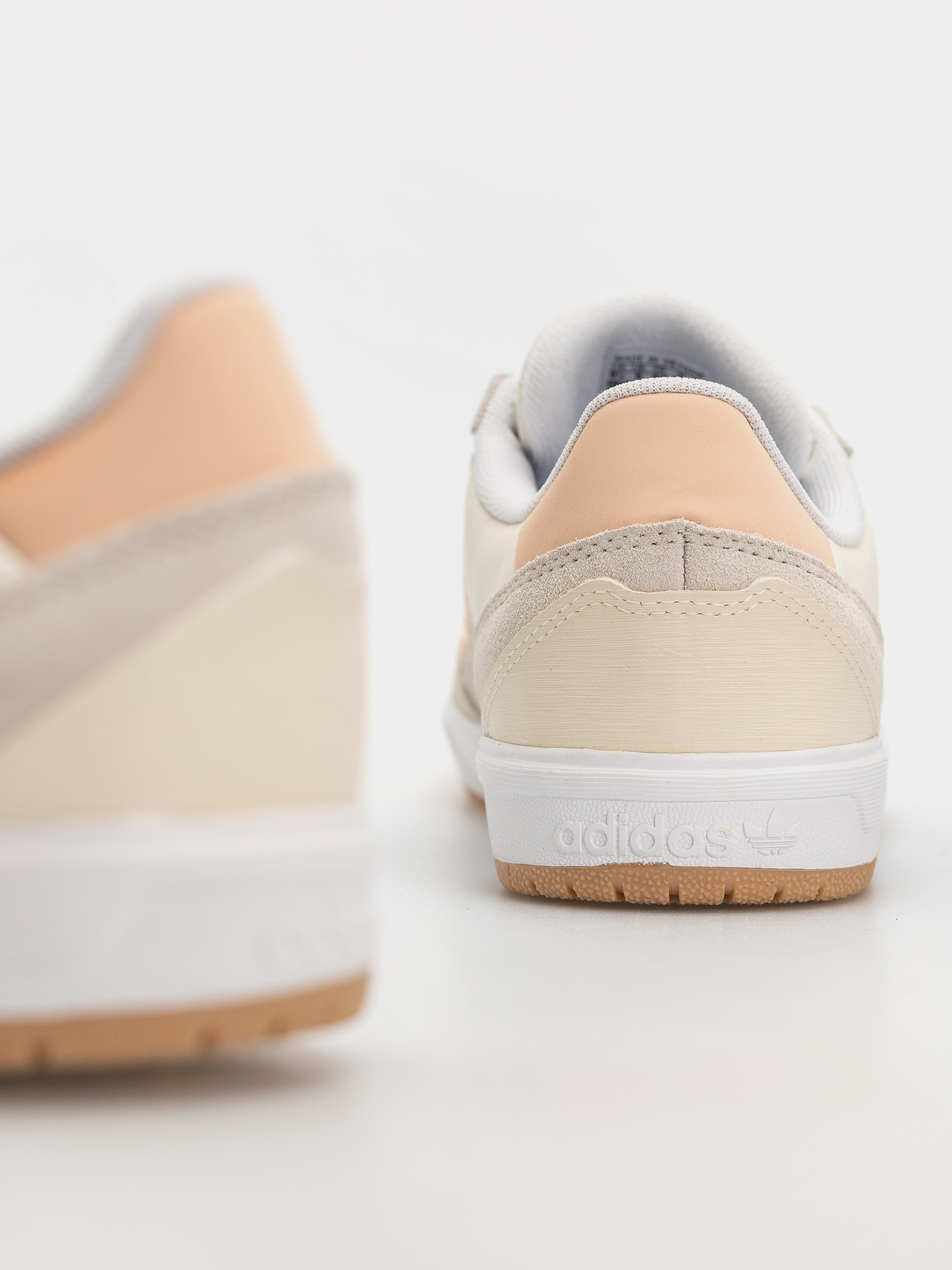 Взуття adidas Tyshawn II (wonwhi/powcor/owhite)