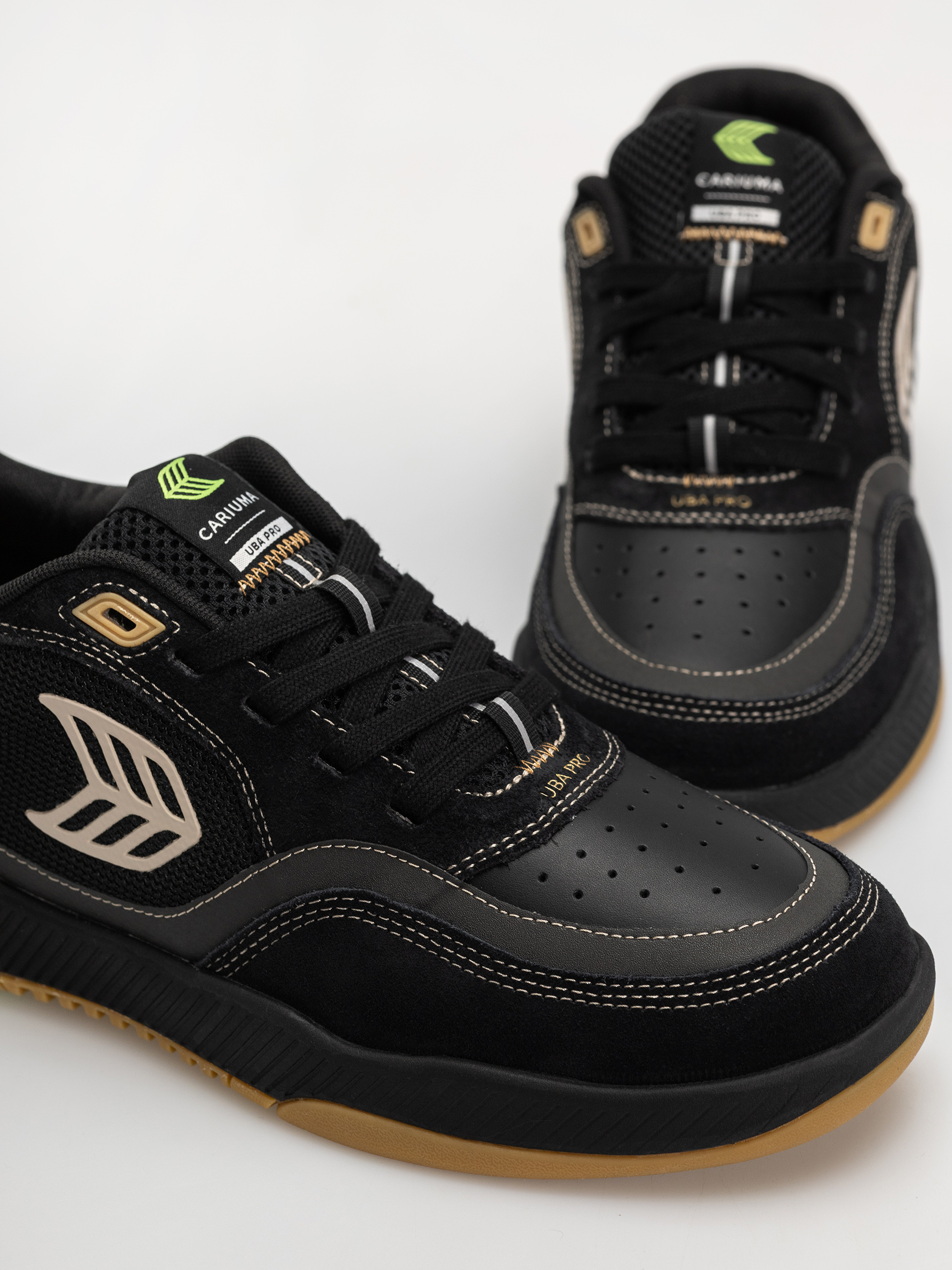 Взуття Cariuma Uba Pro (black suede and mesh silver cloud logo)