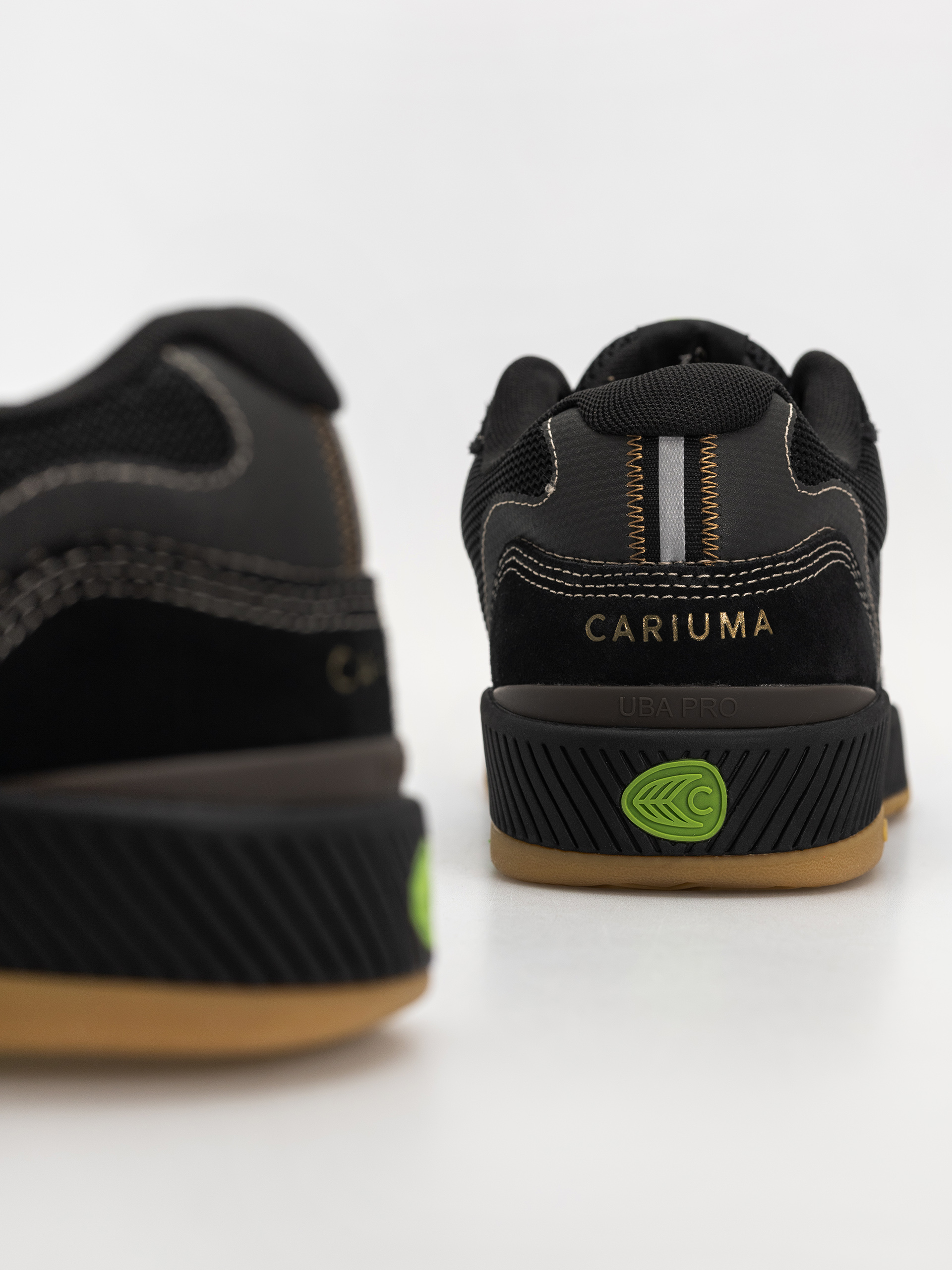 Взуття Cariuma Uba Pro (black suede and mesh silver cloud logo)