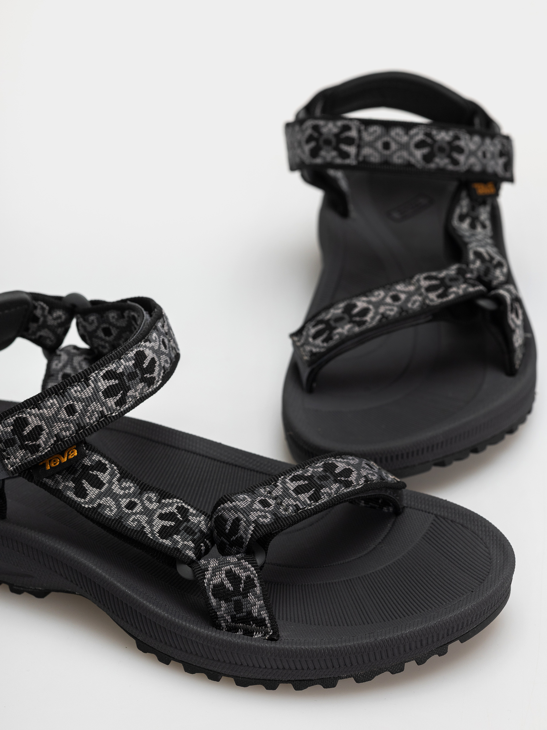 Сандалі Teva Winsted Wmn (archive floral black/grey)