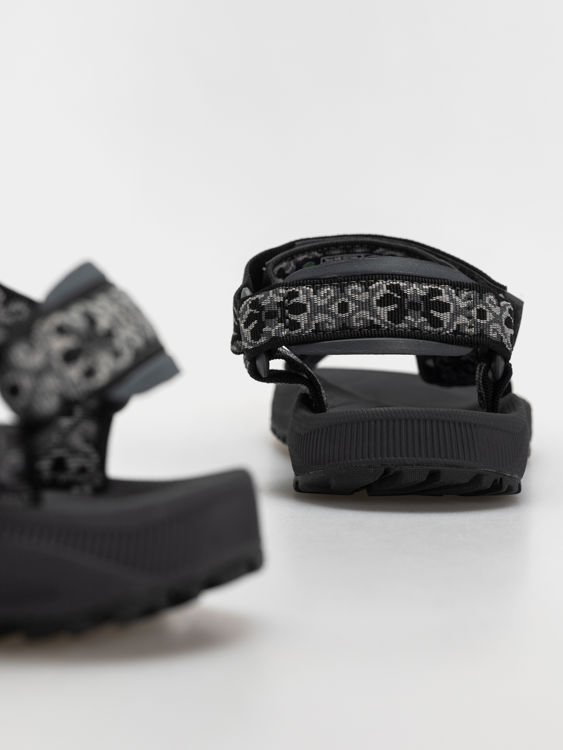 Сандалі Teva Winsted Wmn (archive floral black/grey)
