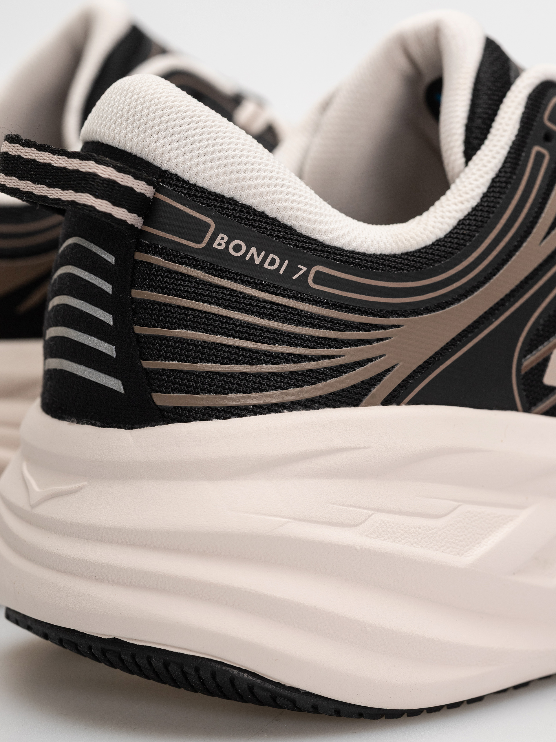 Взуття Hoka Bondi 7 Wmn (black/rose cream)