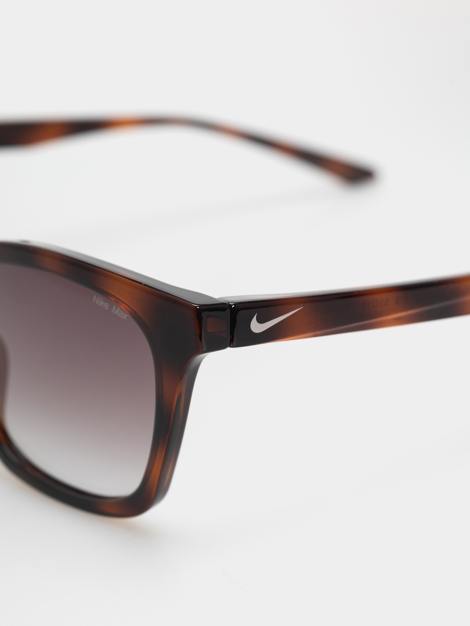 Сонцезахисні окуляри Nike Vital Flow (tortoise/brown gradient)