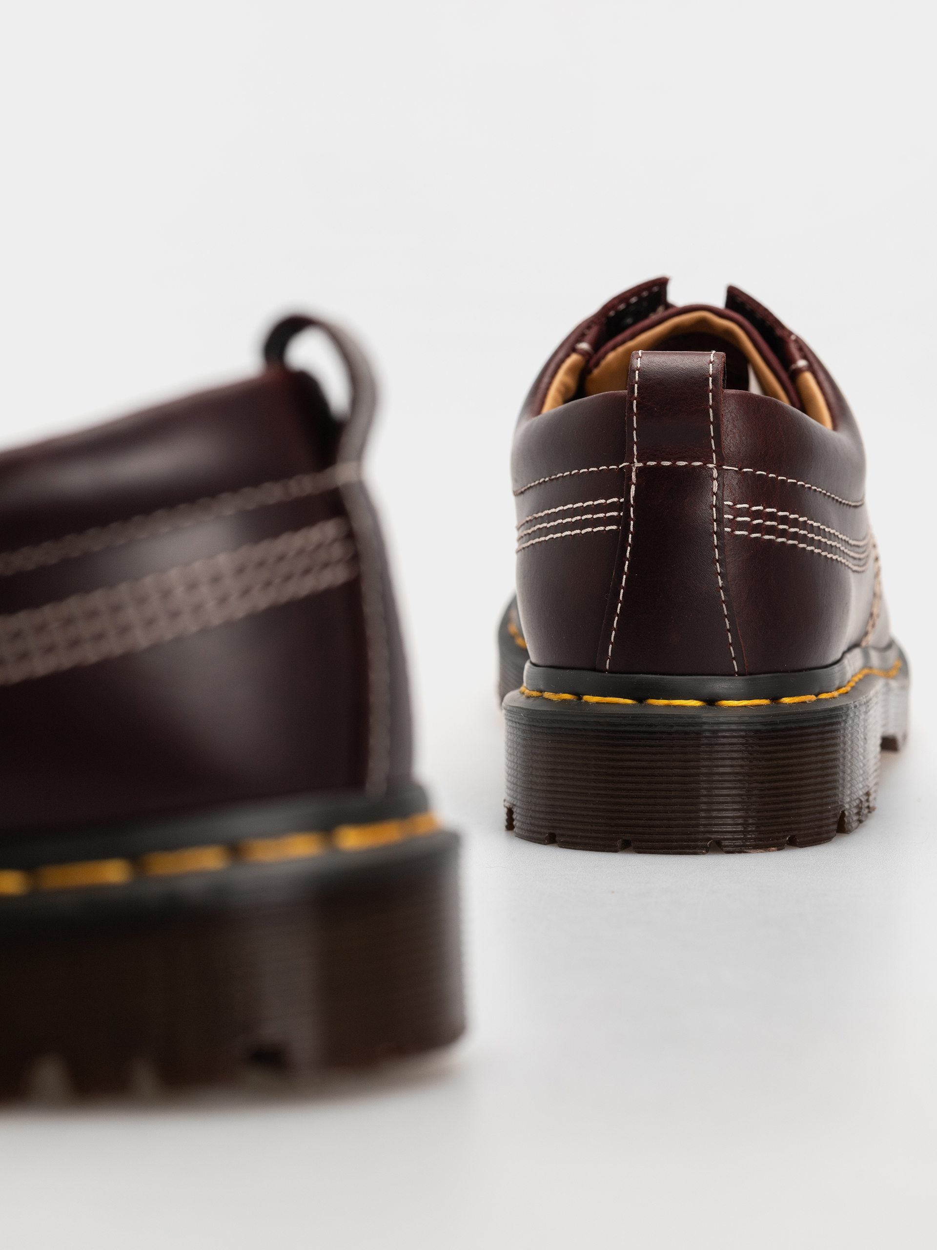 Взуття Dr. Martens Lowell (cherry red orleans)