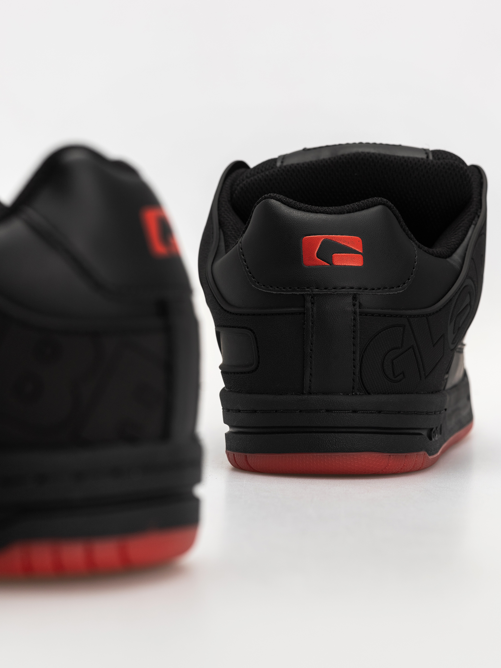 Взуття Globe Tilt (black/red/charcoal)