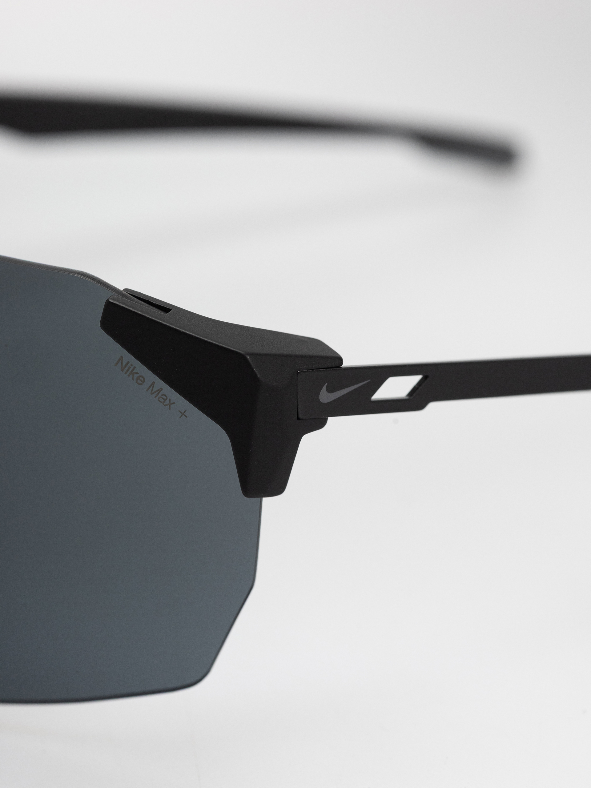 Сонцезахисні окуляри Nike Limitless Shield (matte black/grey)