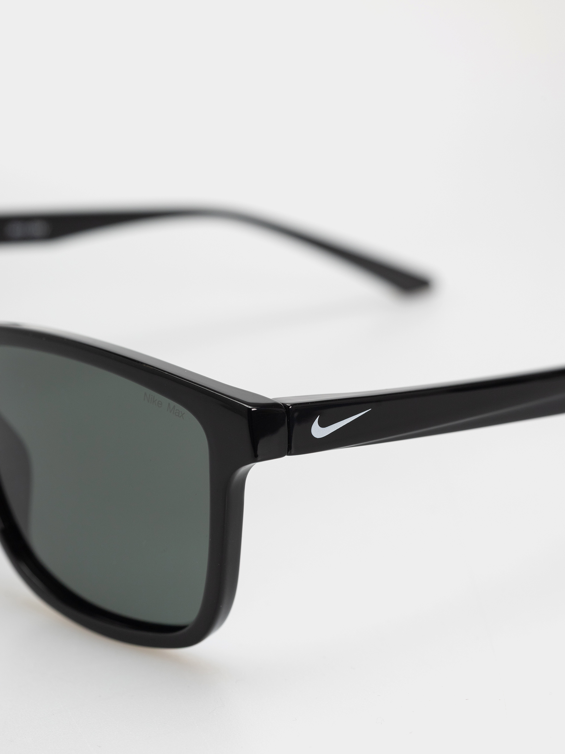 Сонцезахисні окуляри Nike Vital Core P (black/polar green)