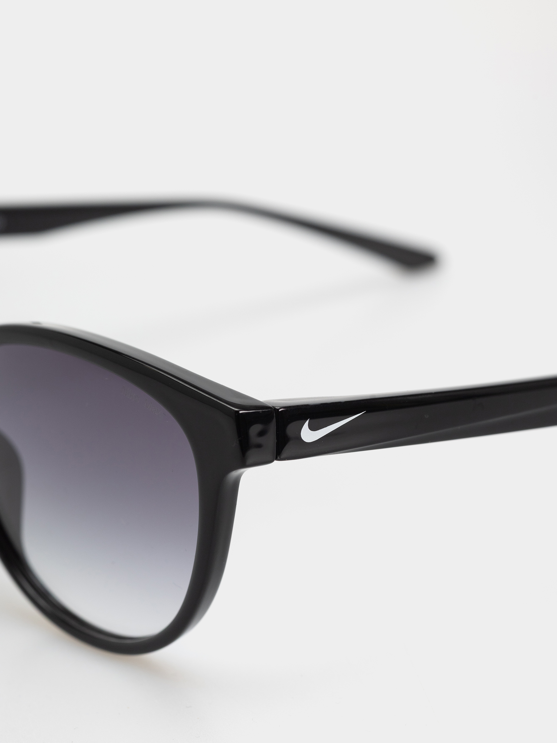 Сонцезахисні окуляри Nike Vital Trend (black/smoke gradient)