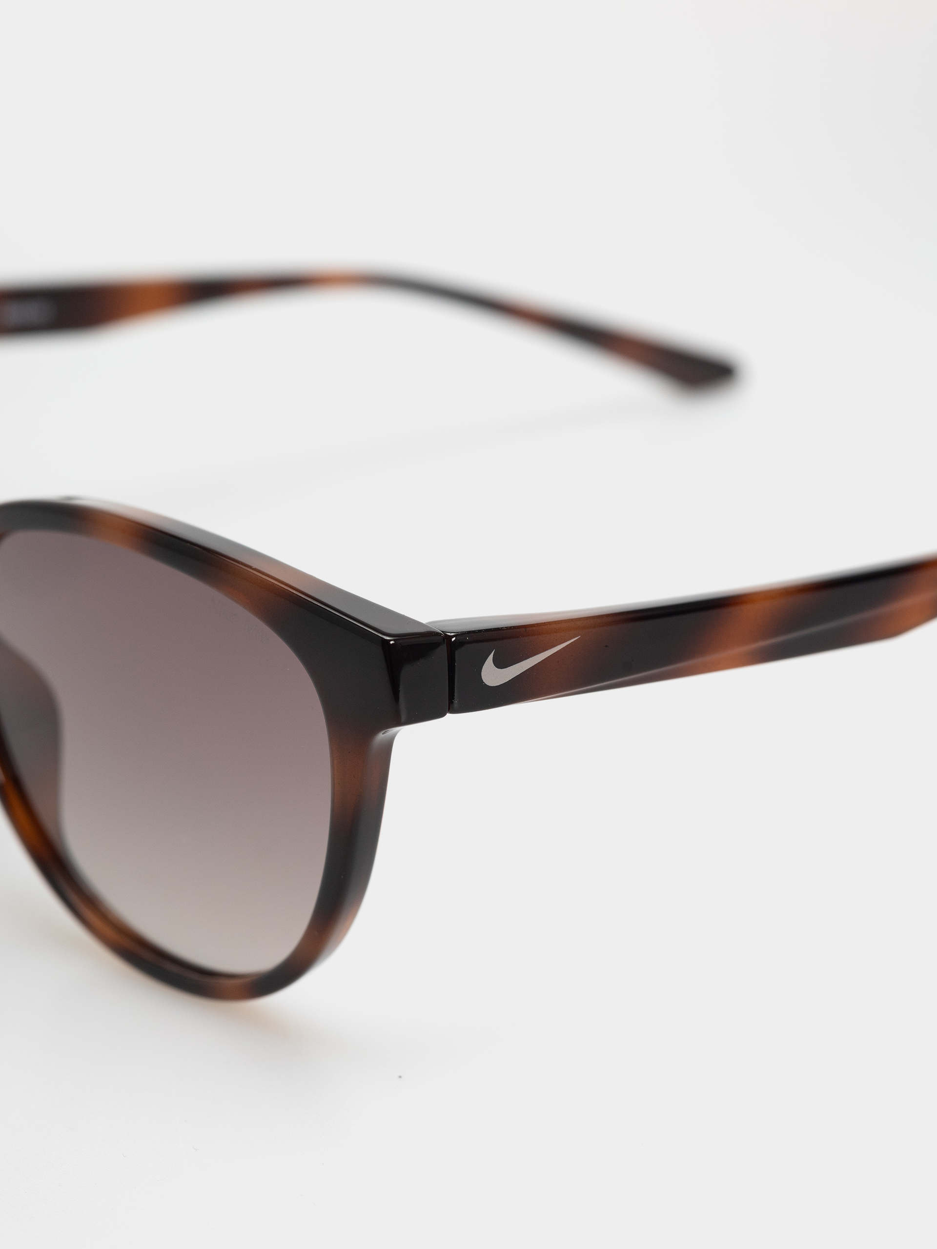 Сонцезахисні окуляри Nike Vital Trend (tortoise/brown gradient)