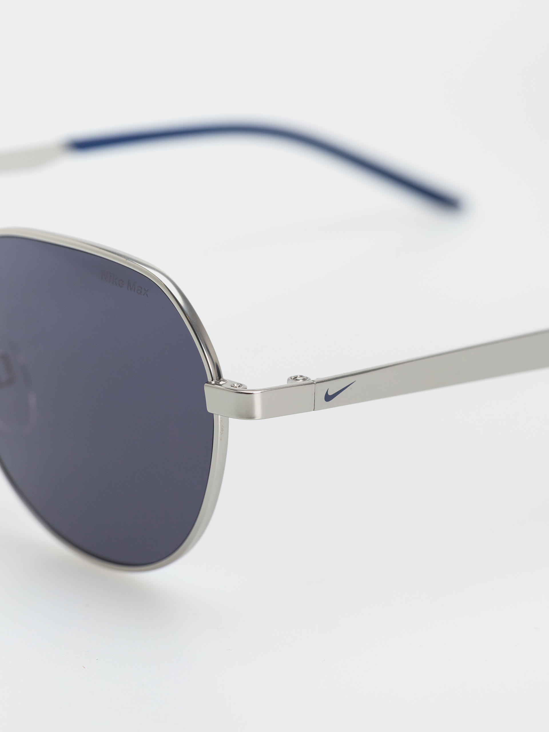 Сонцезахисні окуляри Nike Traveler Trend (satin silver/blue)