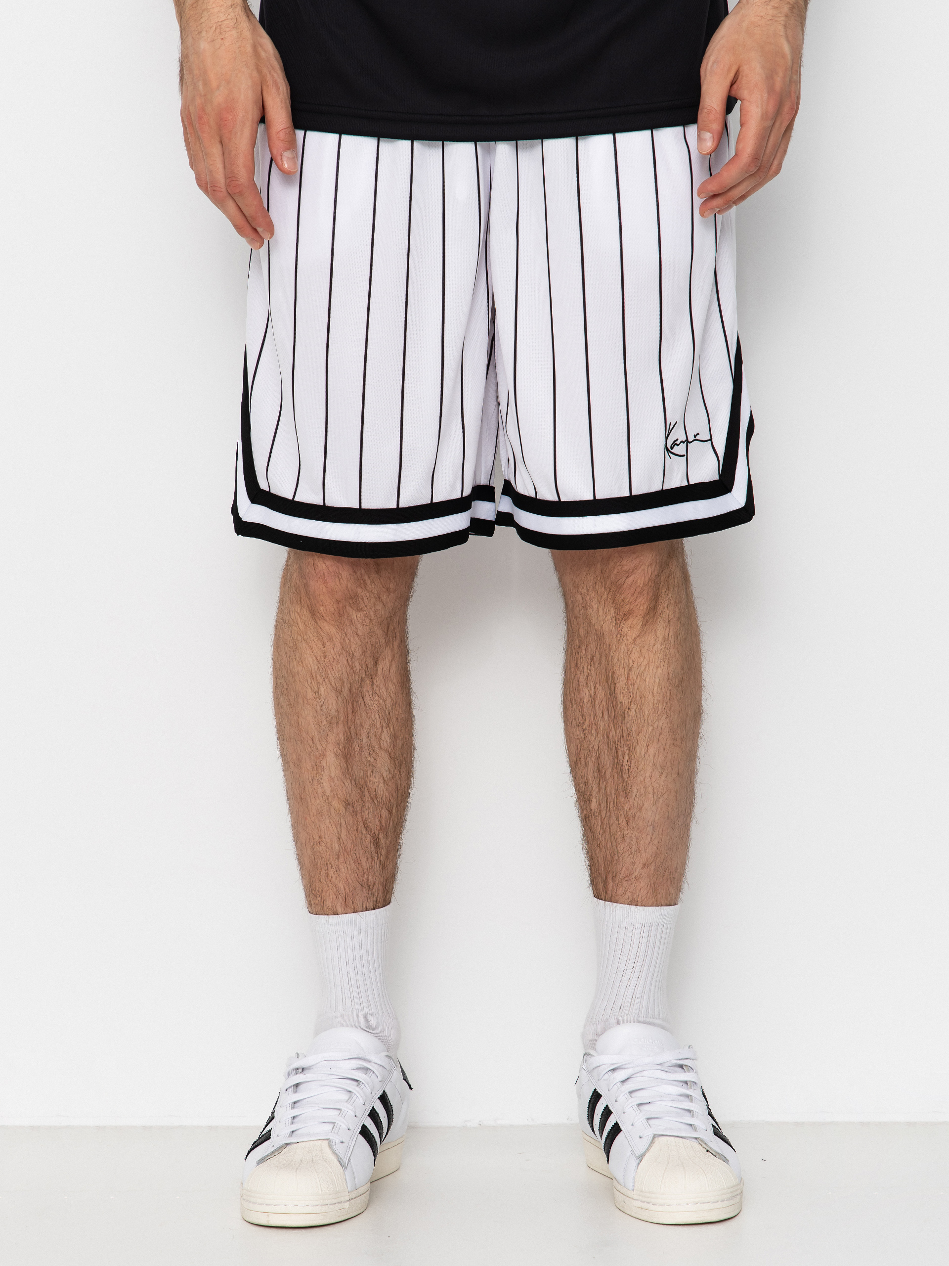 u0428u043eu0440u0442u0438 Karl Kani Small Signature Pinstripe Mesh (white/black)