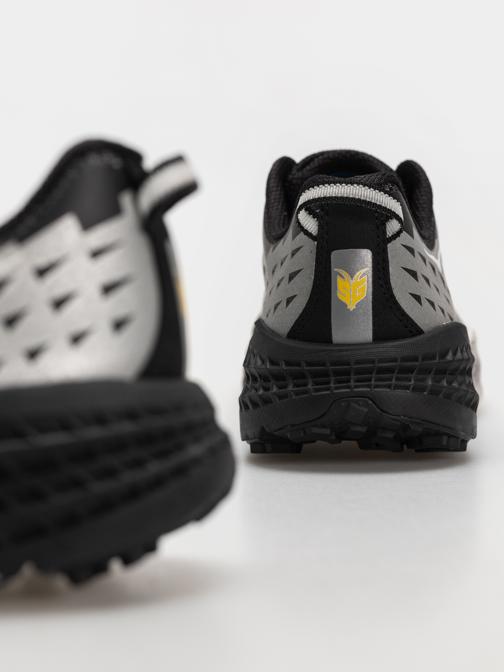 Взуття Hoka Speedgoat 2 TS (black/stardust)
