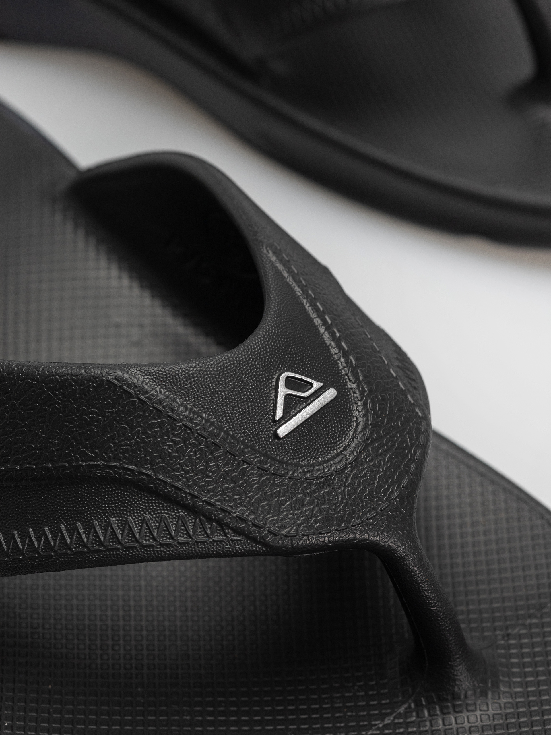 В‘єтнамки Reef Fanning H20 (black/silver)