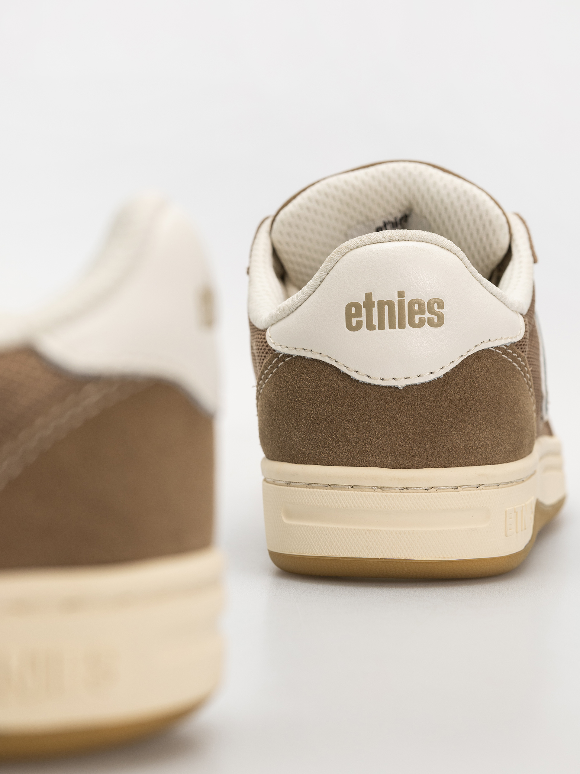 Взуття Etnies Locut (brown)