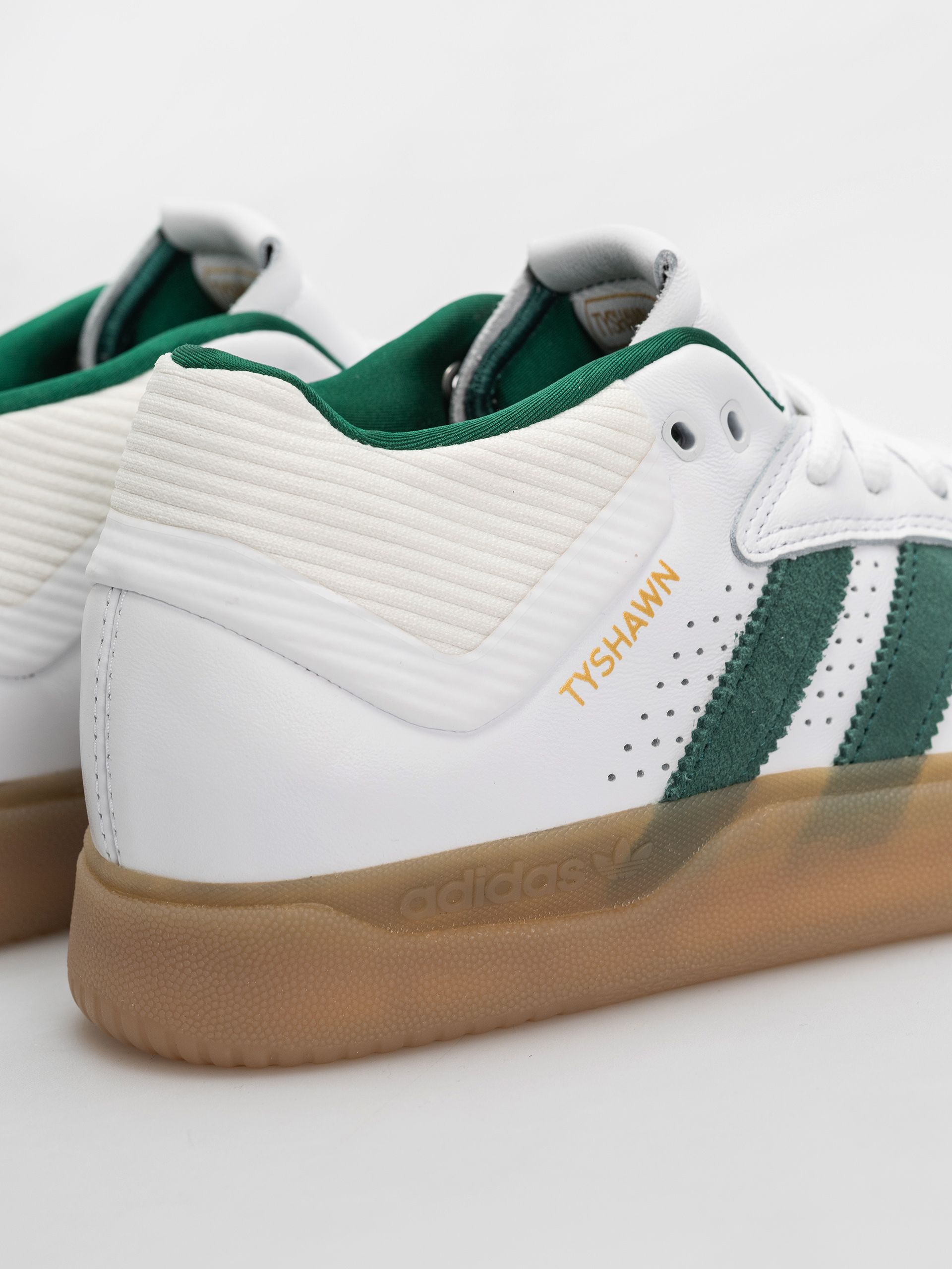 Взуття adidas Tyshawn (ftwwht/cgreen/gum4)
