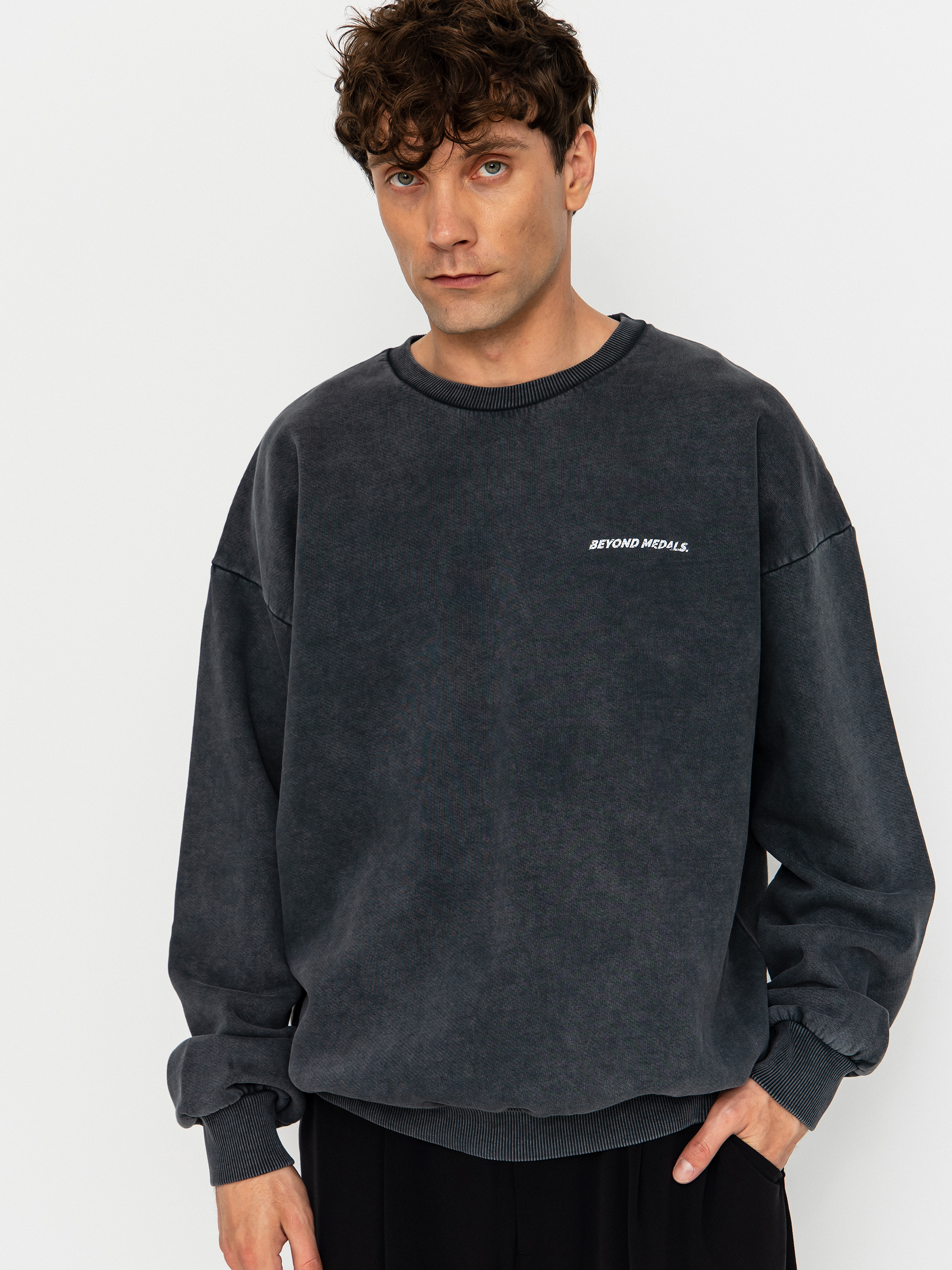 Світшот Beyond Medals Distressed Logo