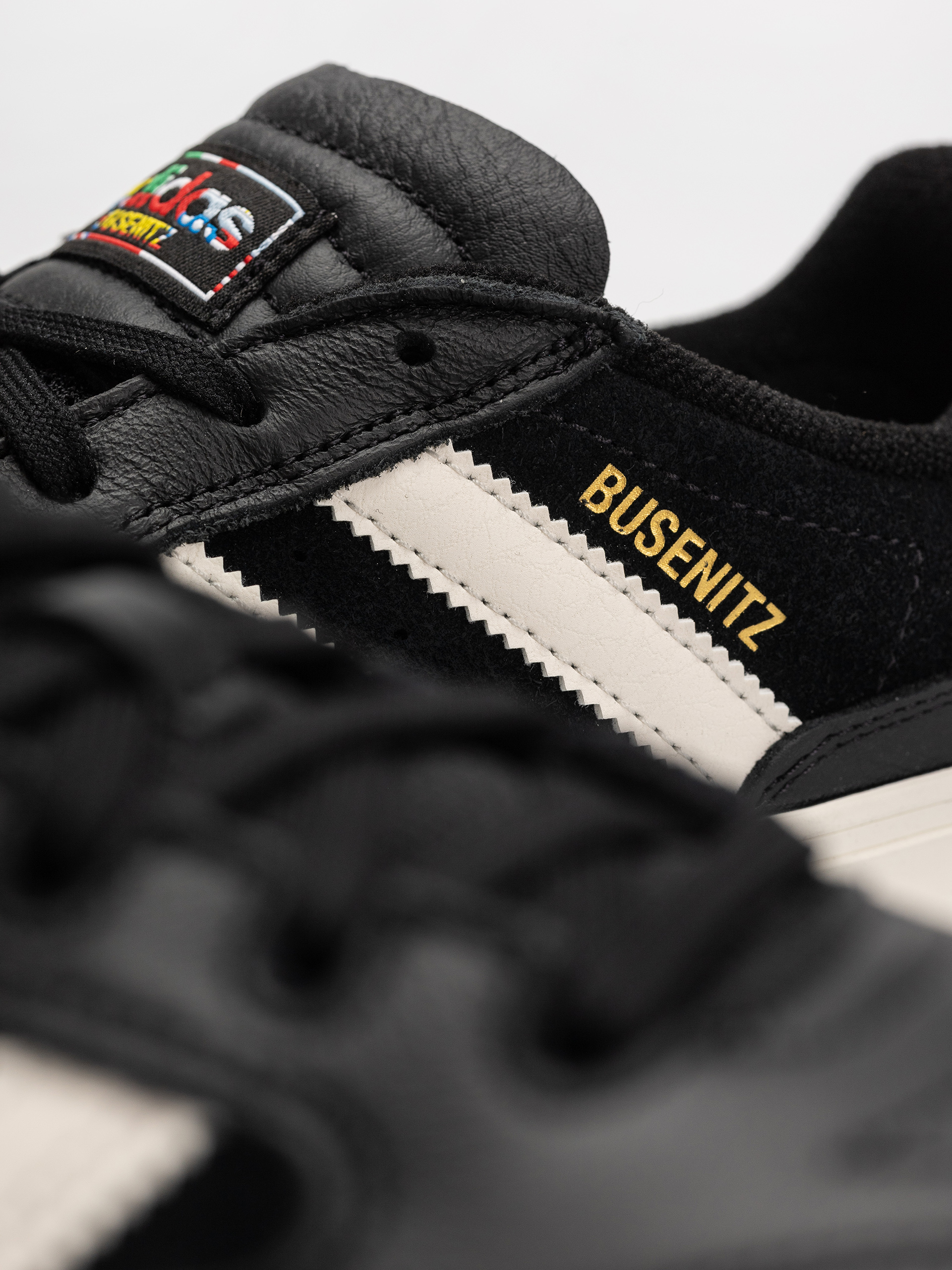 Взуття adidas Busenitz Vulc II (cblack/cwhite/goldmt)