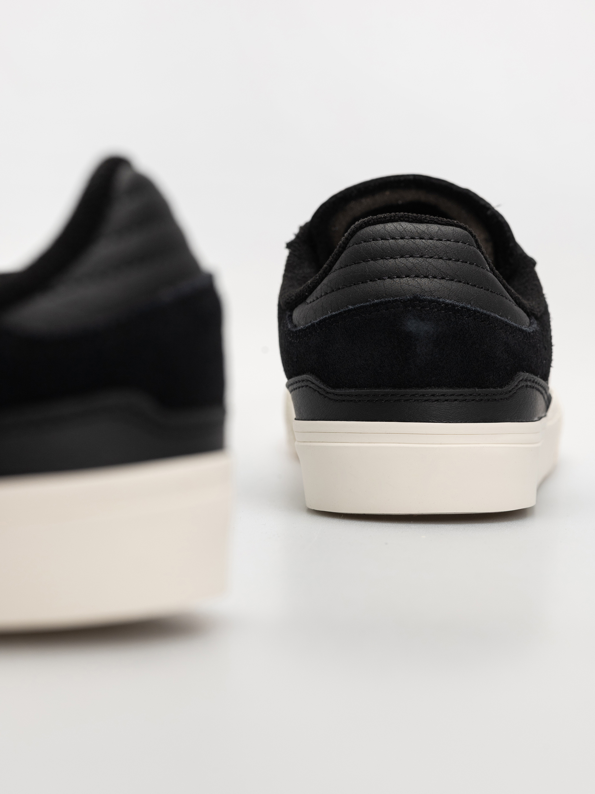 Взуття adidas Busenitz Vulc II (cblack/cwhite/goldmt)