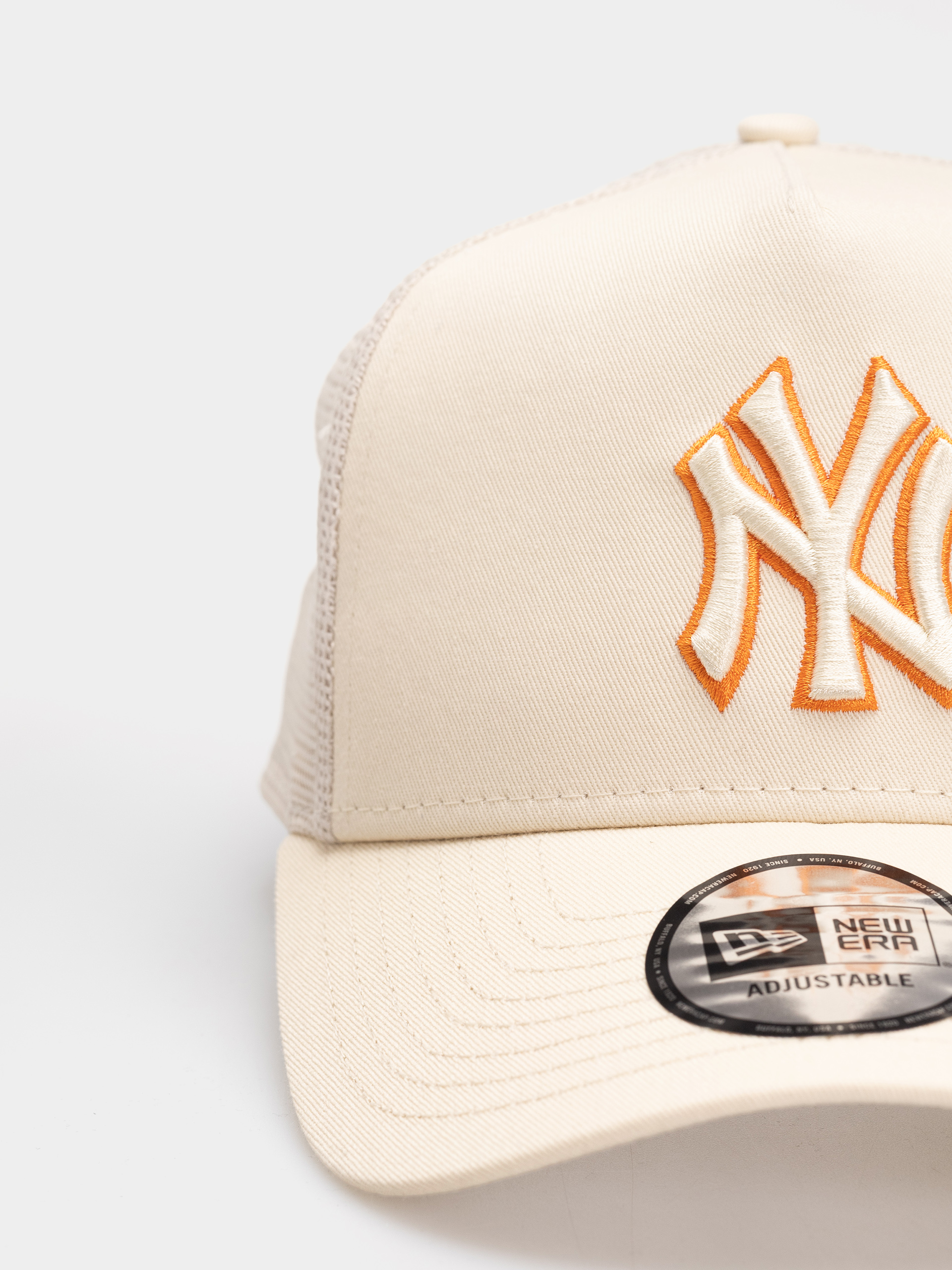 Кепка New Era Outline Trucker New York Yankees (light cream)