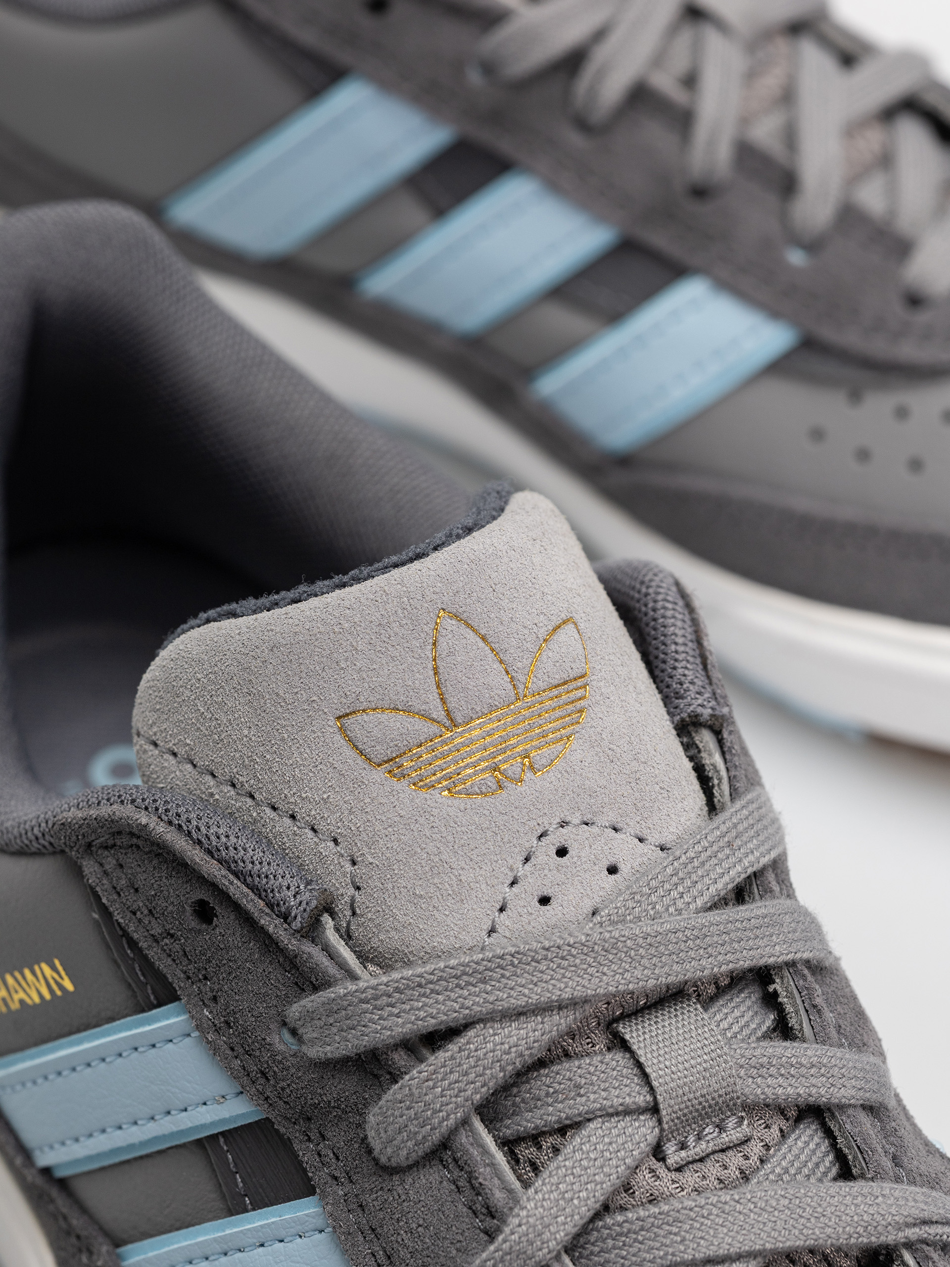 Взуття adidas Tyshawn II (grefiv/clesky/ftwwht)
