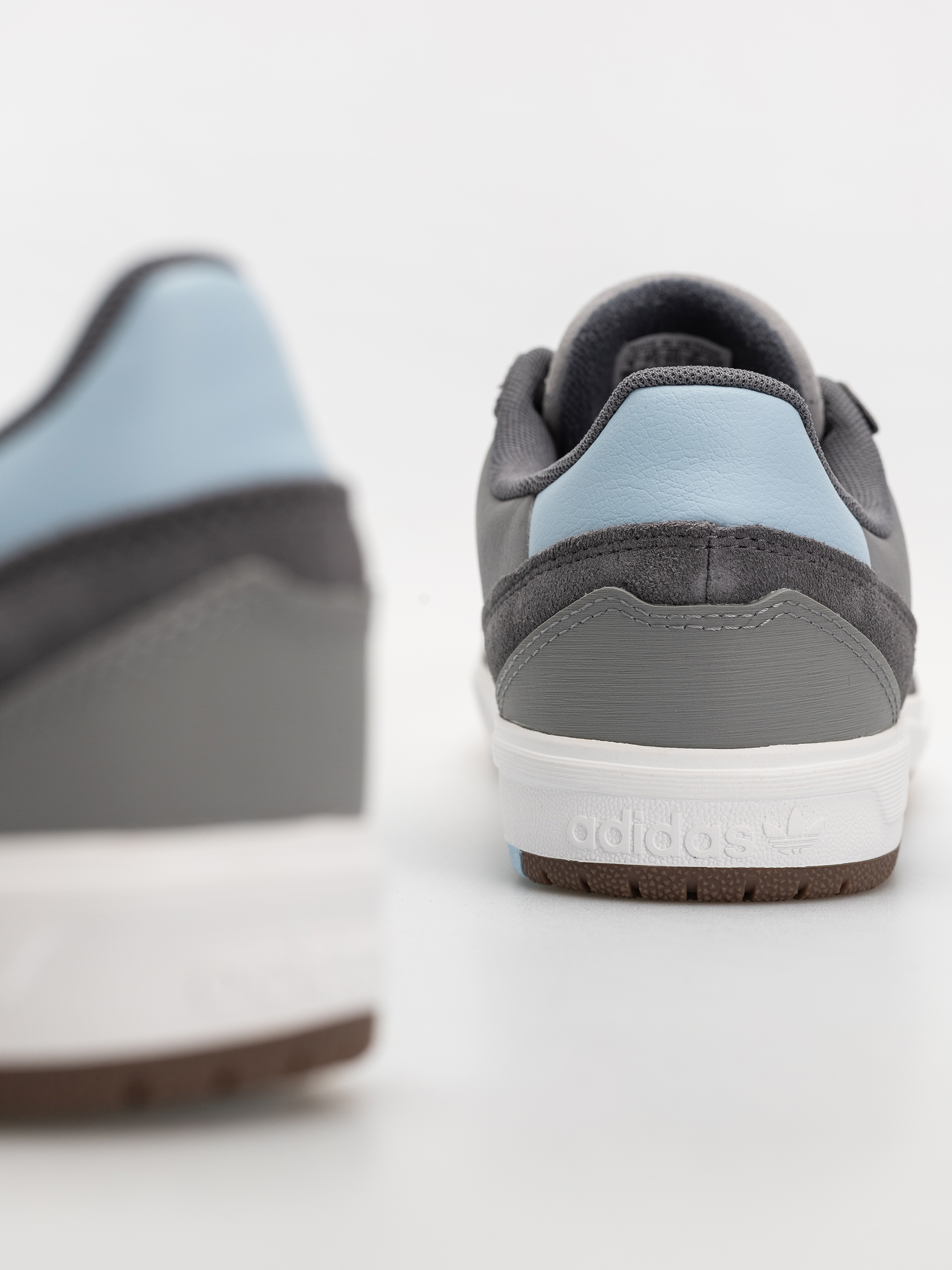 Взуття adidas Tyshawn II (grefiv/clesky/ftwwht)