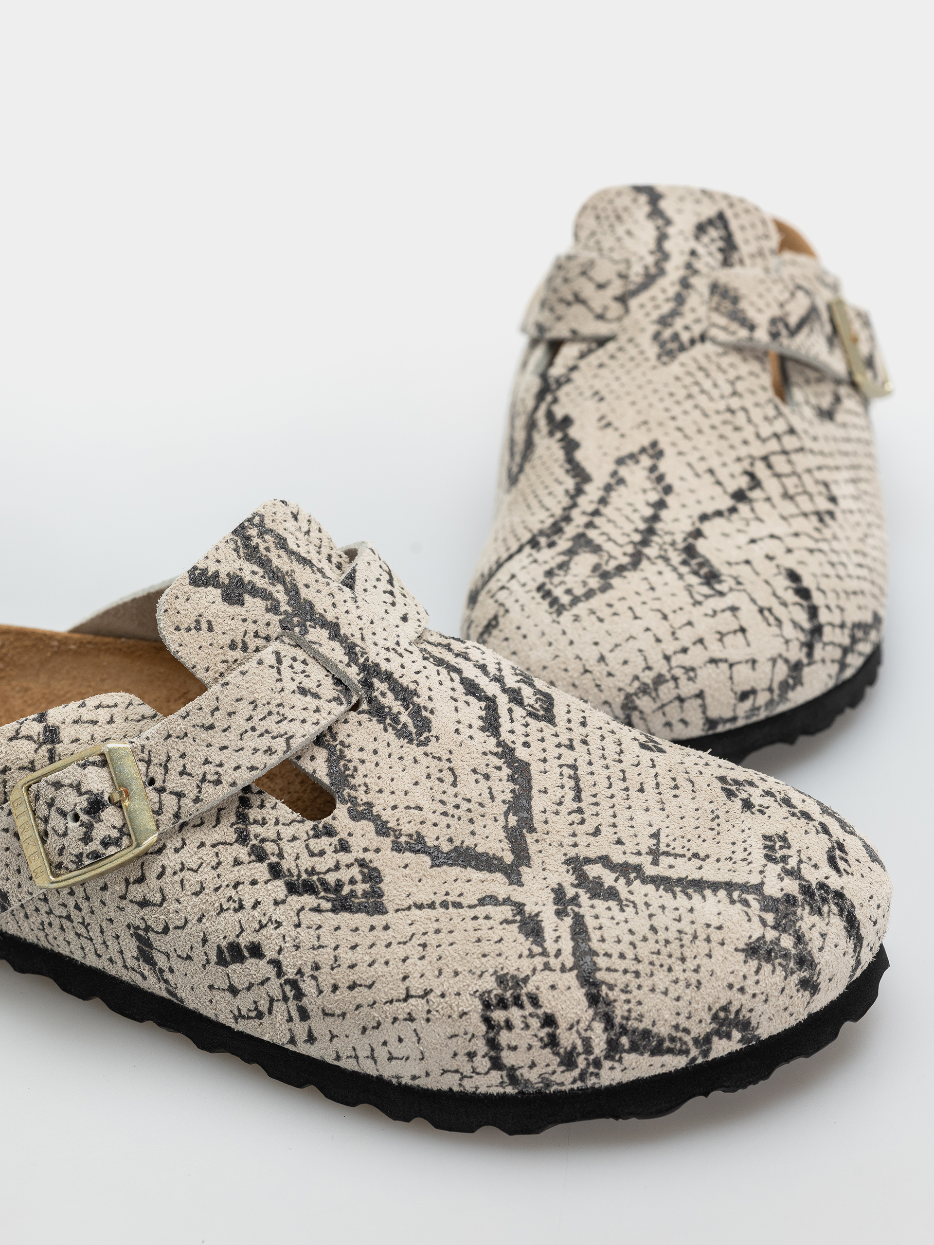 Шльопанці Birkenstock Boston Rivet Logo Suede Leather Narrow Wmn (snake oyster)